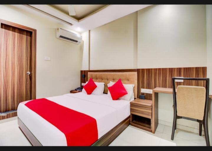 Hotel Emerald Near T2 International Airport