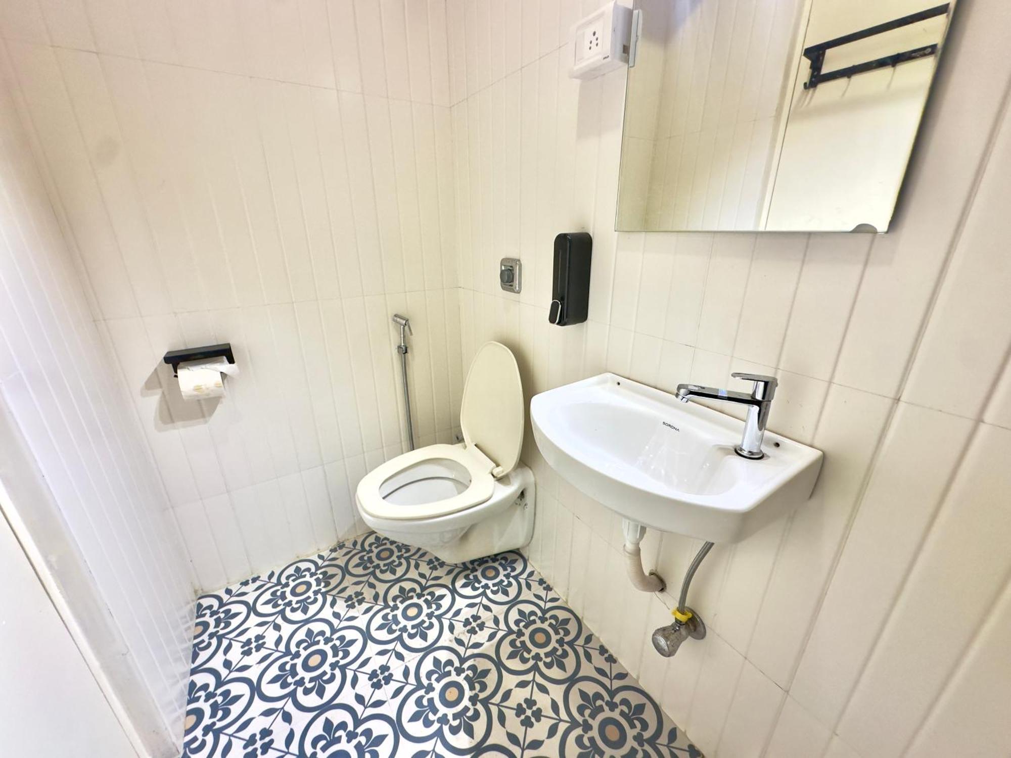 Locomo Express Hostel *