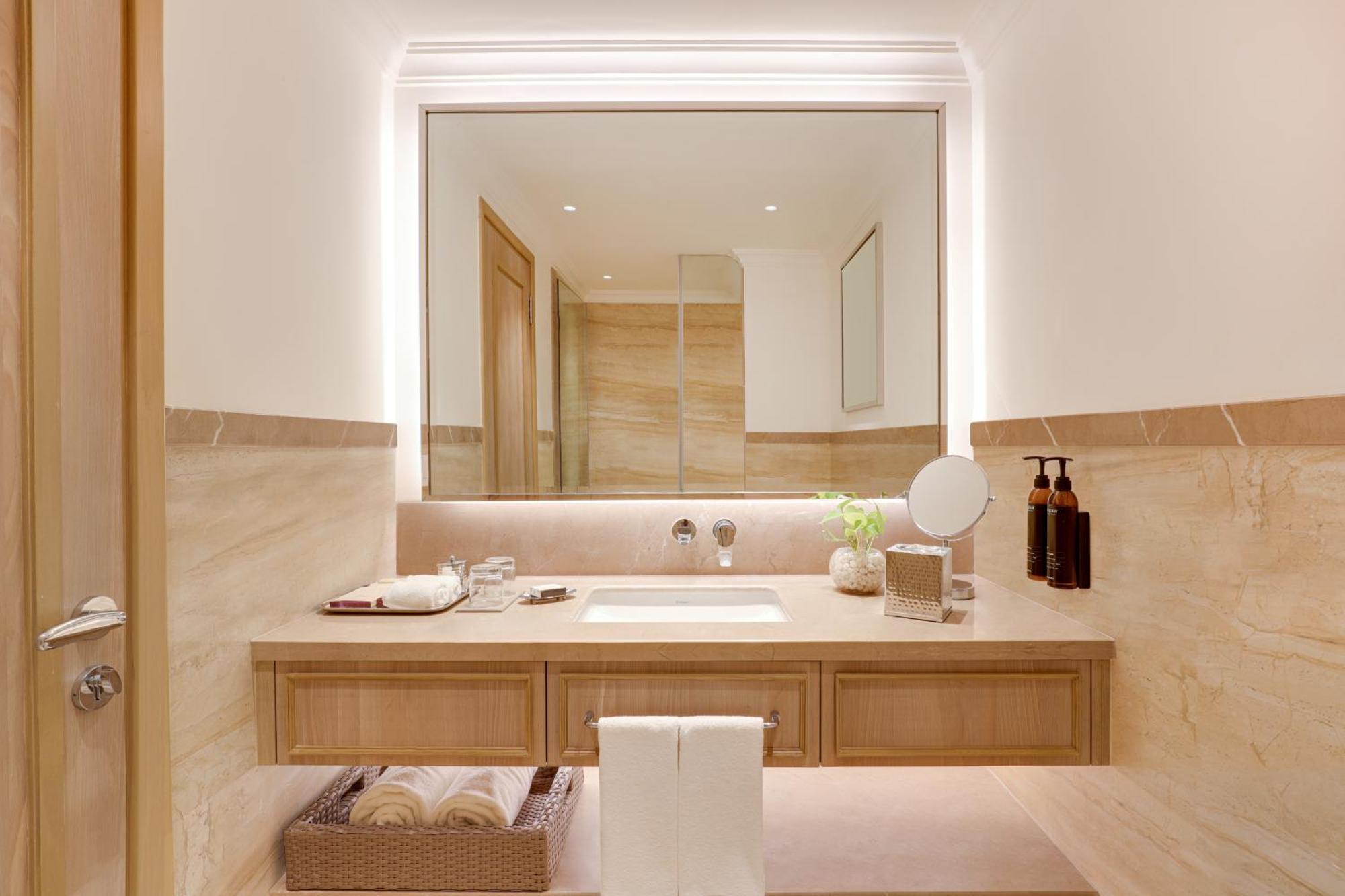 Hotel Aurika, International Airport - Luxury By Lemon Tree Mumbai