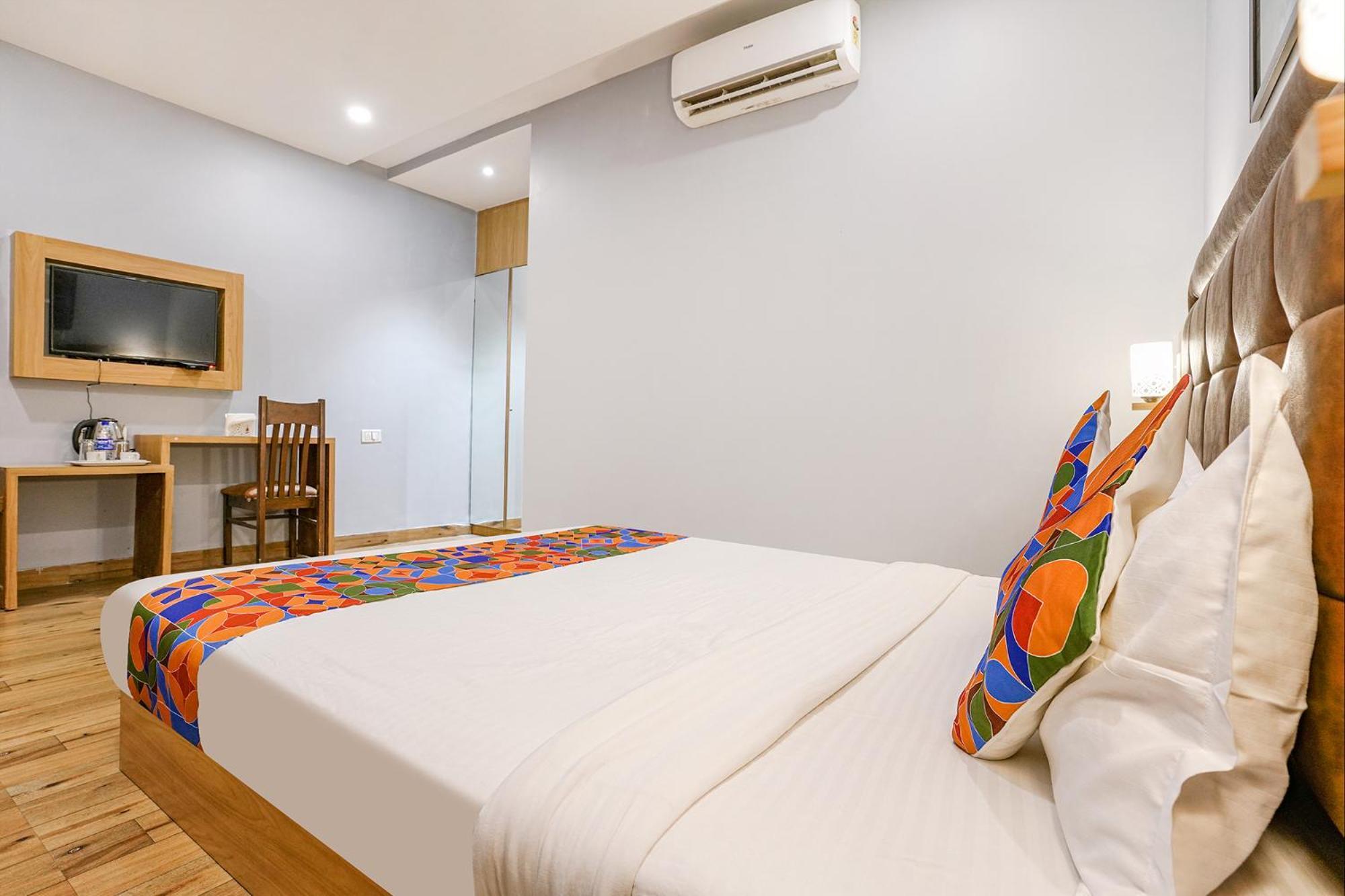 Hotel Fabhotel Zara Grand
