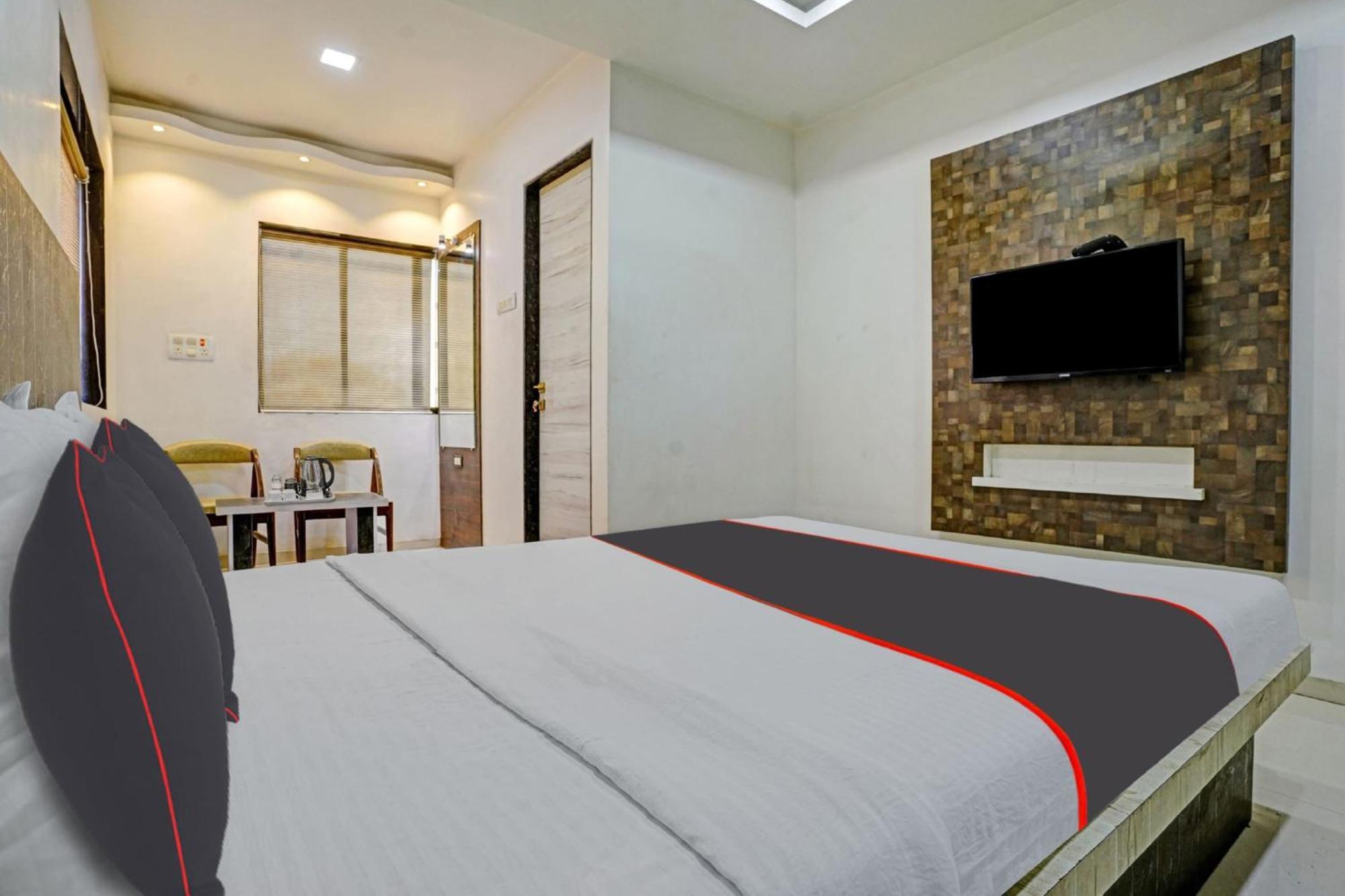 Collection O 81152 Krishna Hotel Mumbai
