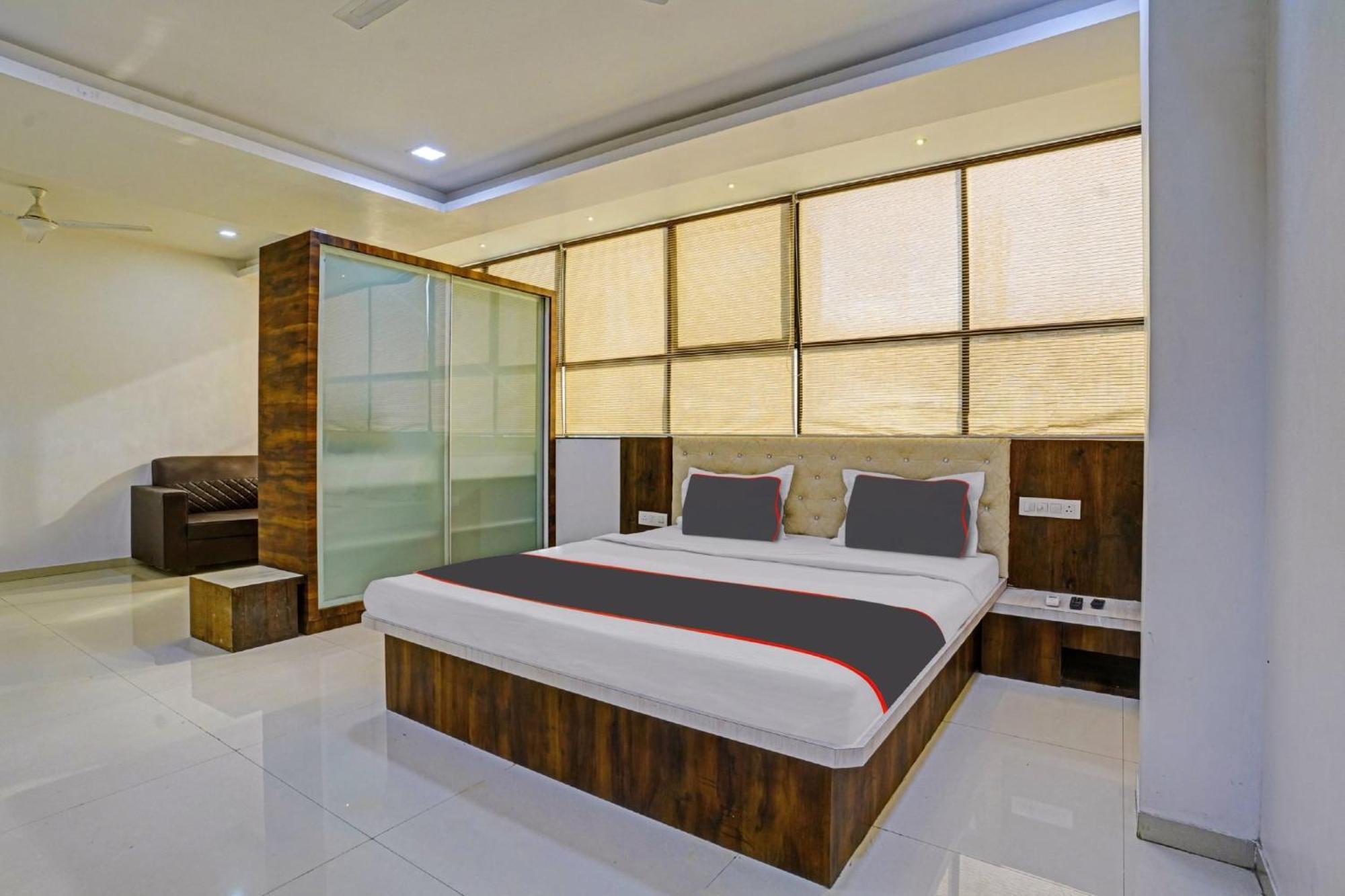 Collection O 81152 Krishna Hotel Mumbai