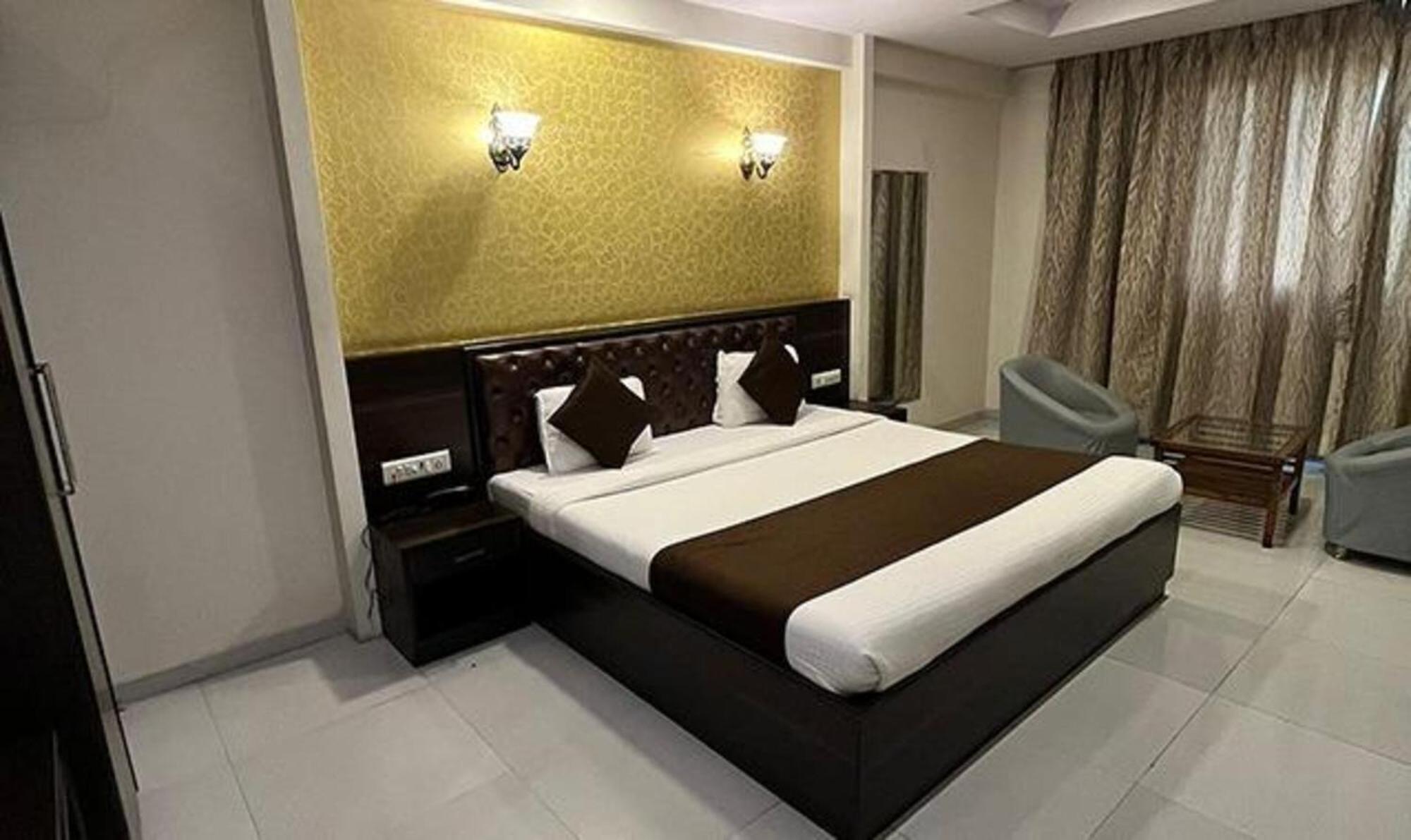Hotel Fabhotel Shivam I