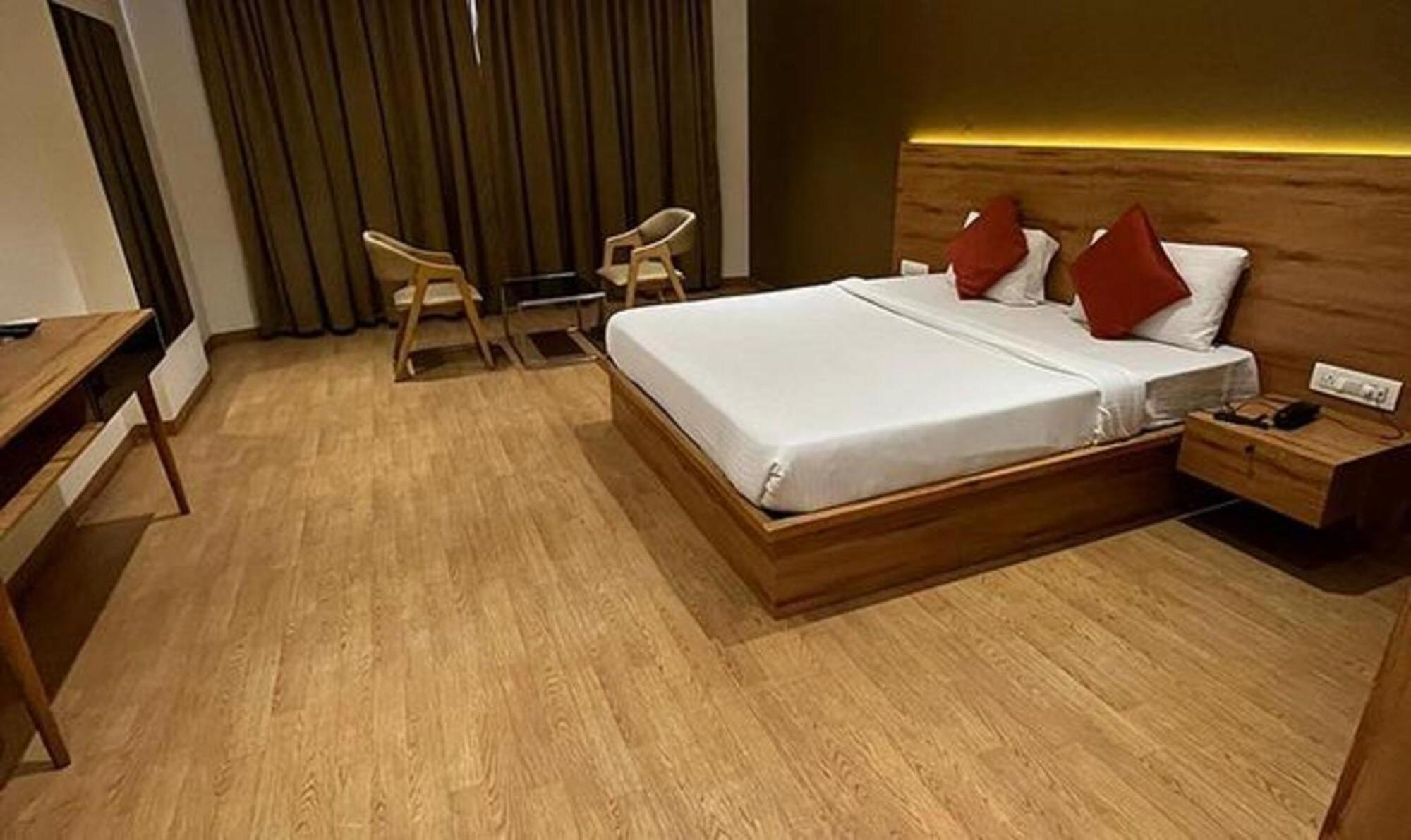 Fabhotel Shivam I 3*