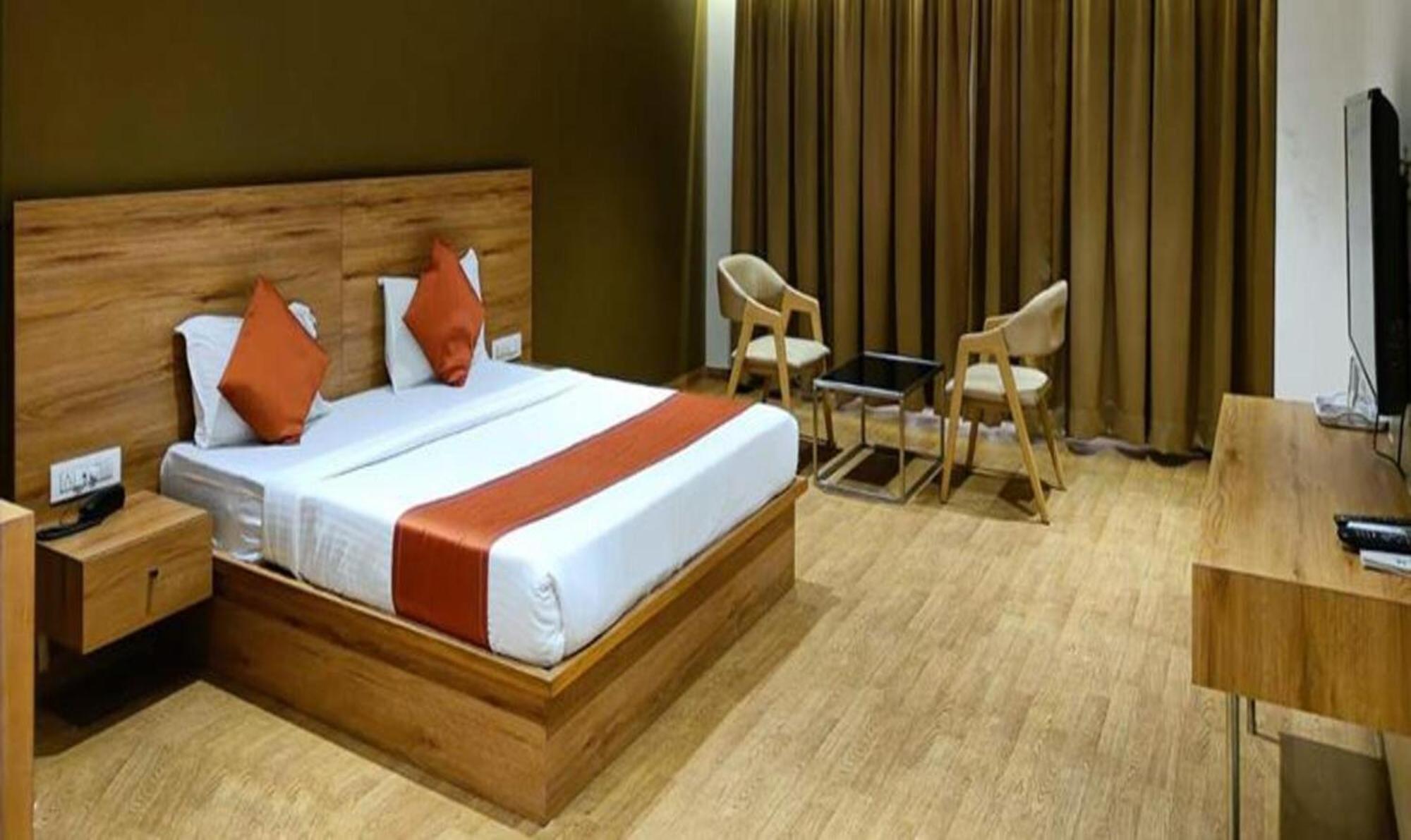 Hotel Fabhotel Shivam I 3*