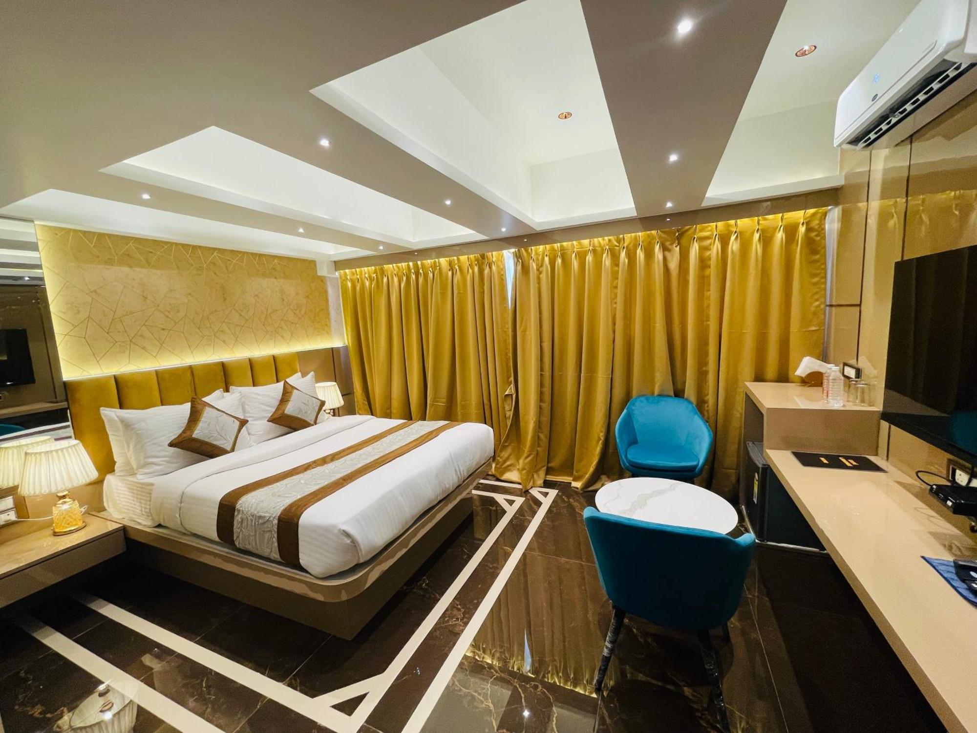 Home2 Renaissance Club Hotel Mumbai