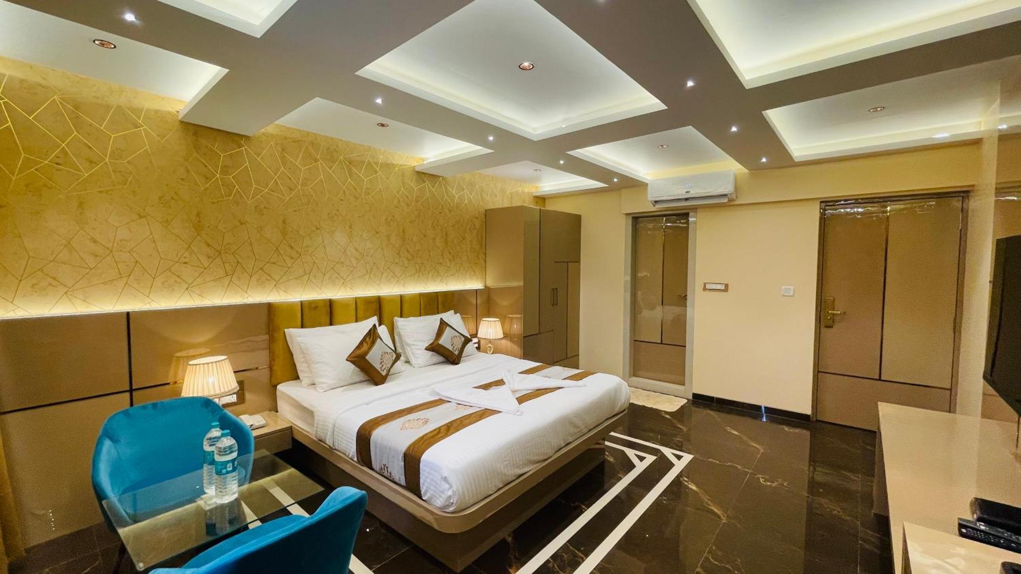 Home2 Renaissance Club Hotel 4*