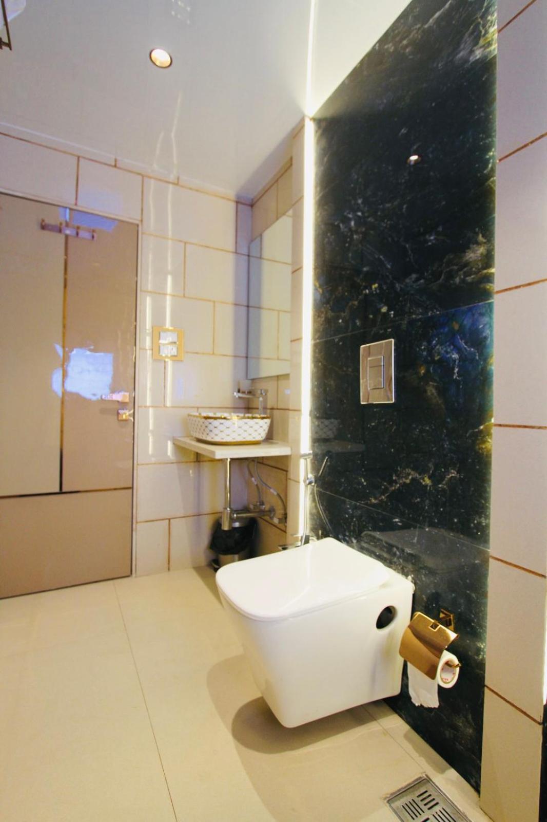 Home2 Renaissance Club 4*