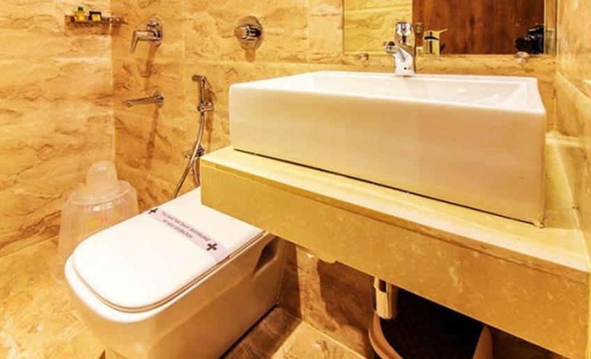 Bed & Breakfast Lotus Grand Near International Airport Mumbai