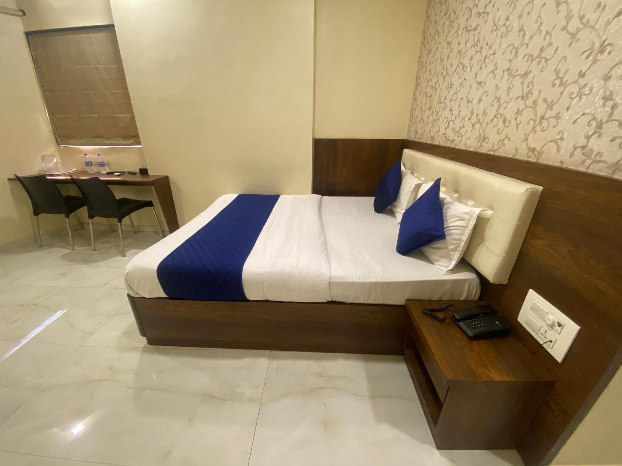 Ashyana - Near To Grant Road Station 3*