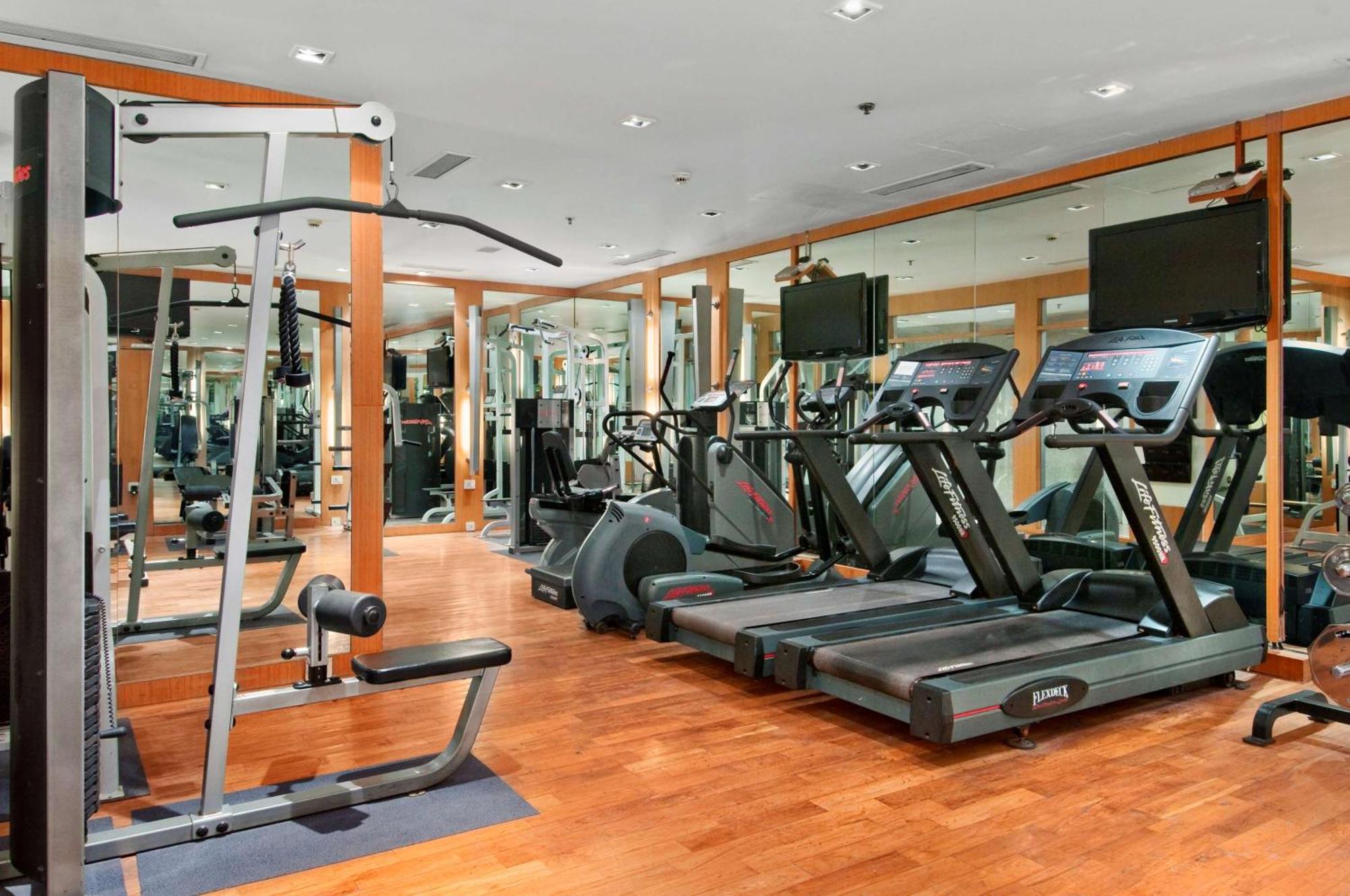 Hotel Hilton International Airport 5*