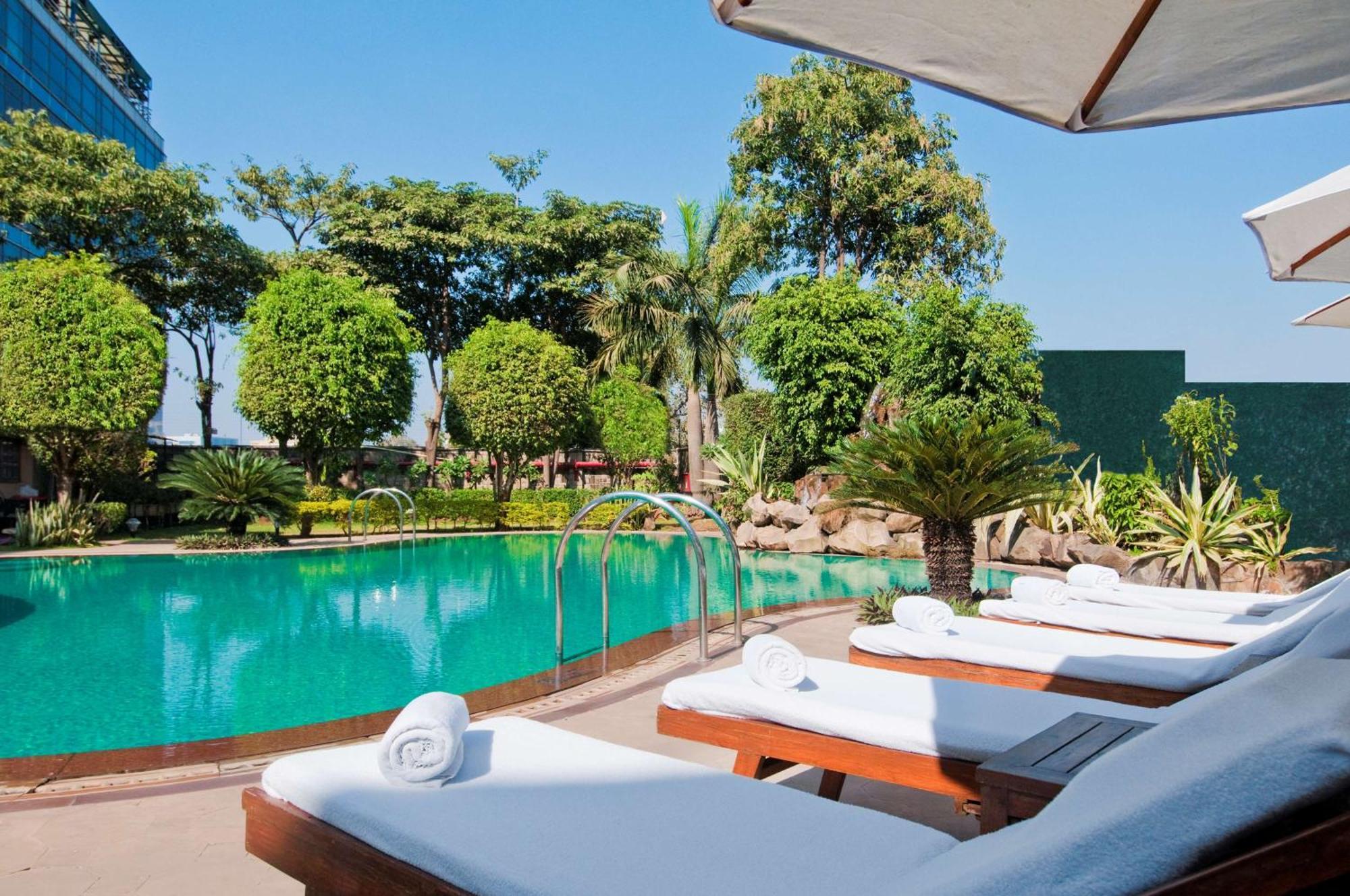 Hotel Hilton International Airport 5*