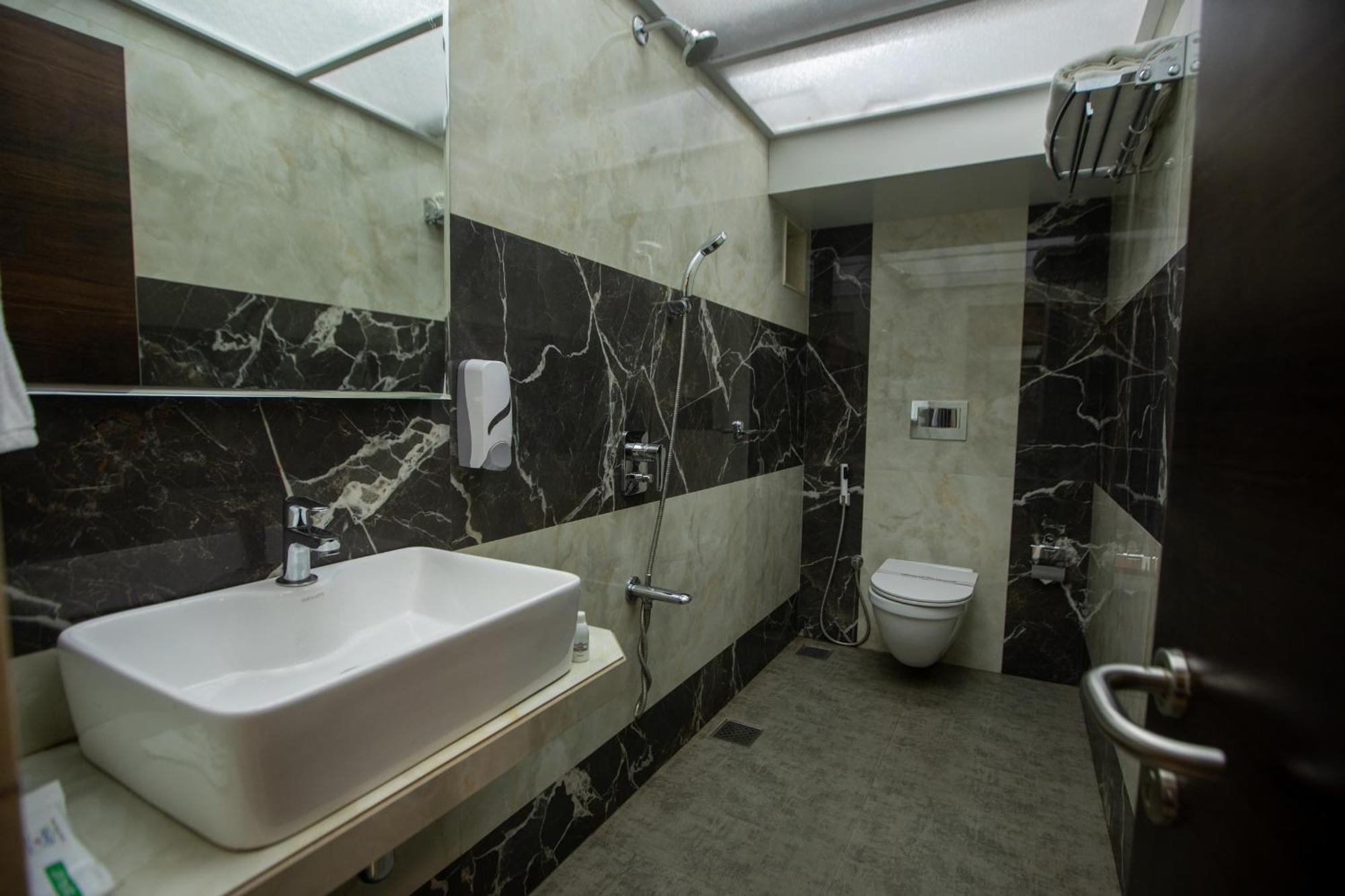Naaz Executive Hotel Mumbai