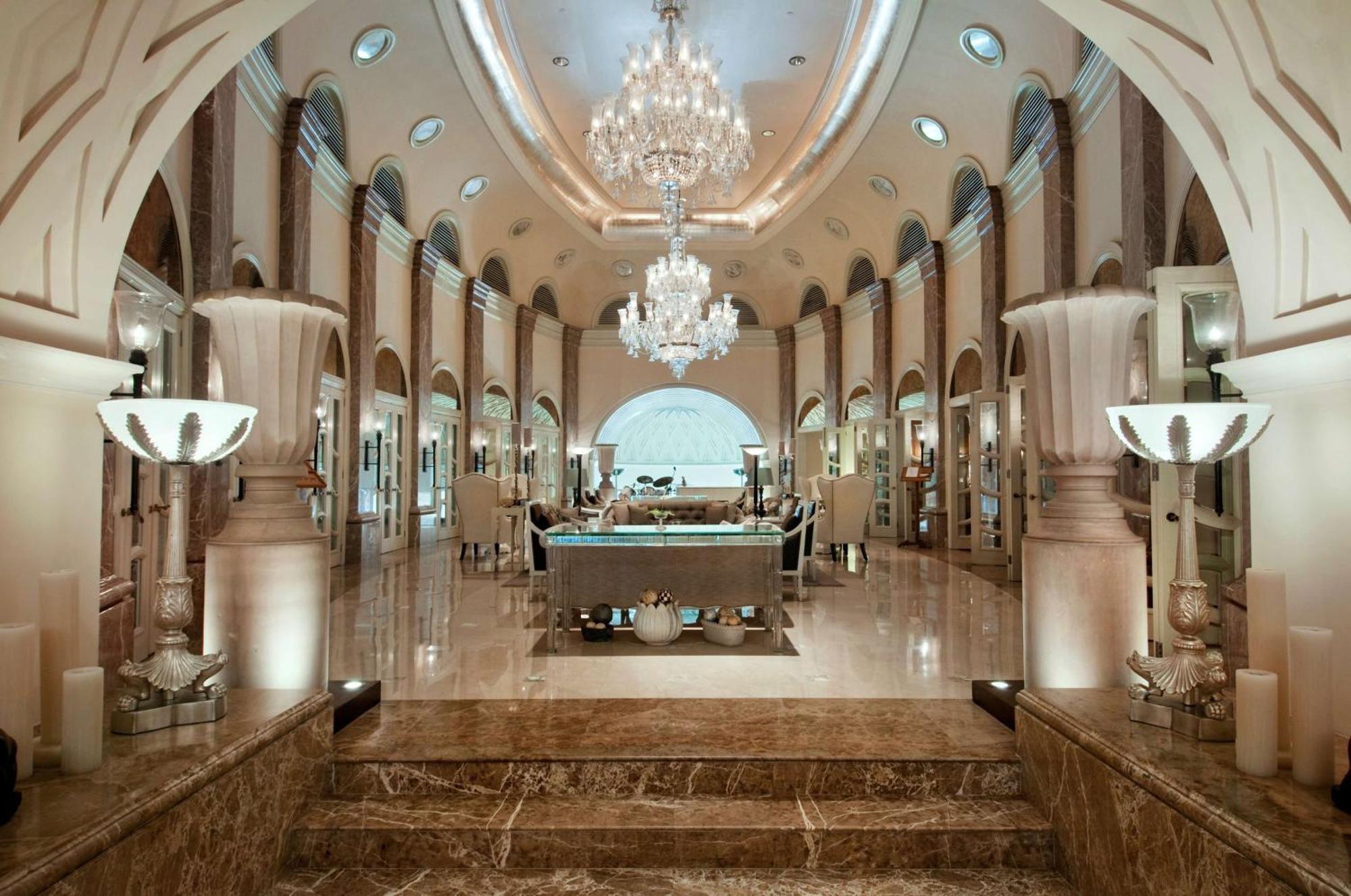 Hotel Hilton International Airport 5*
