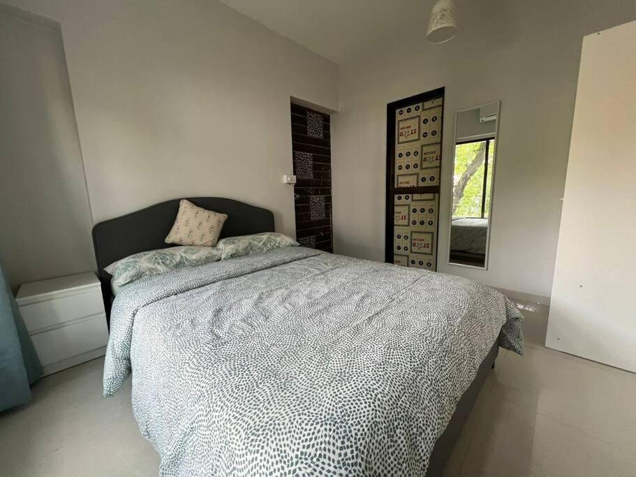 Apartment Pali Carters Building 102, 20th Road, Khar West By Connekt Homes Mumbai