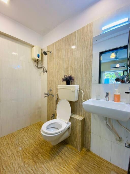 Pali Carters Building 101, 20th Road, Khar West By Connekt Homes Apartment Mumbai
