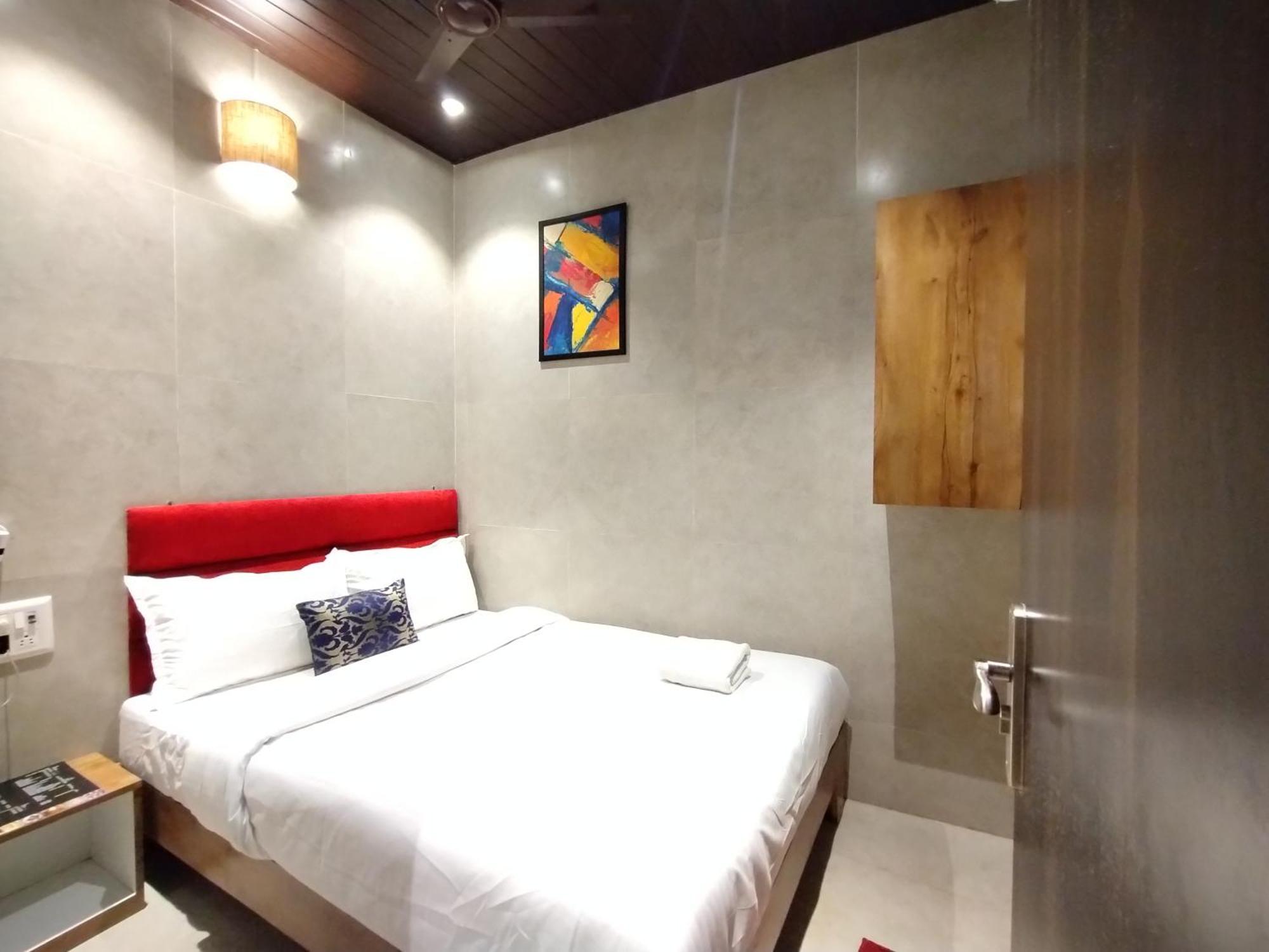 Eros - Near Airport T2 Hotel 3*