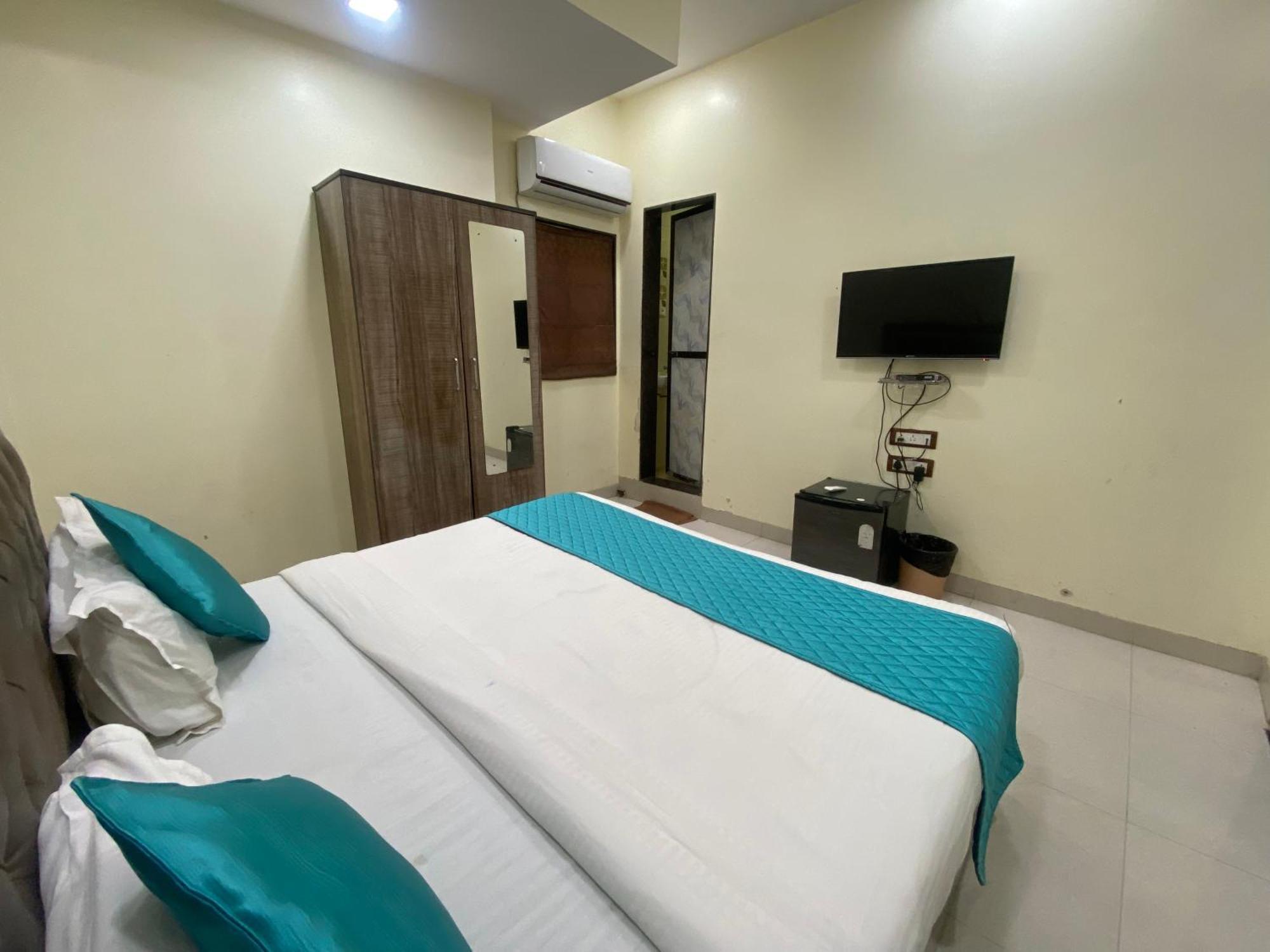 Apsara- Near J J Hospital 2* Mumbai