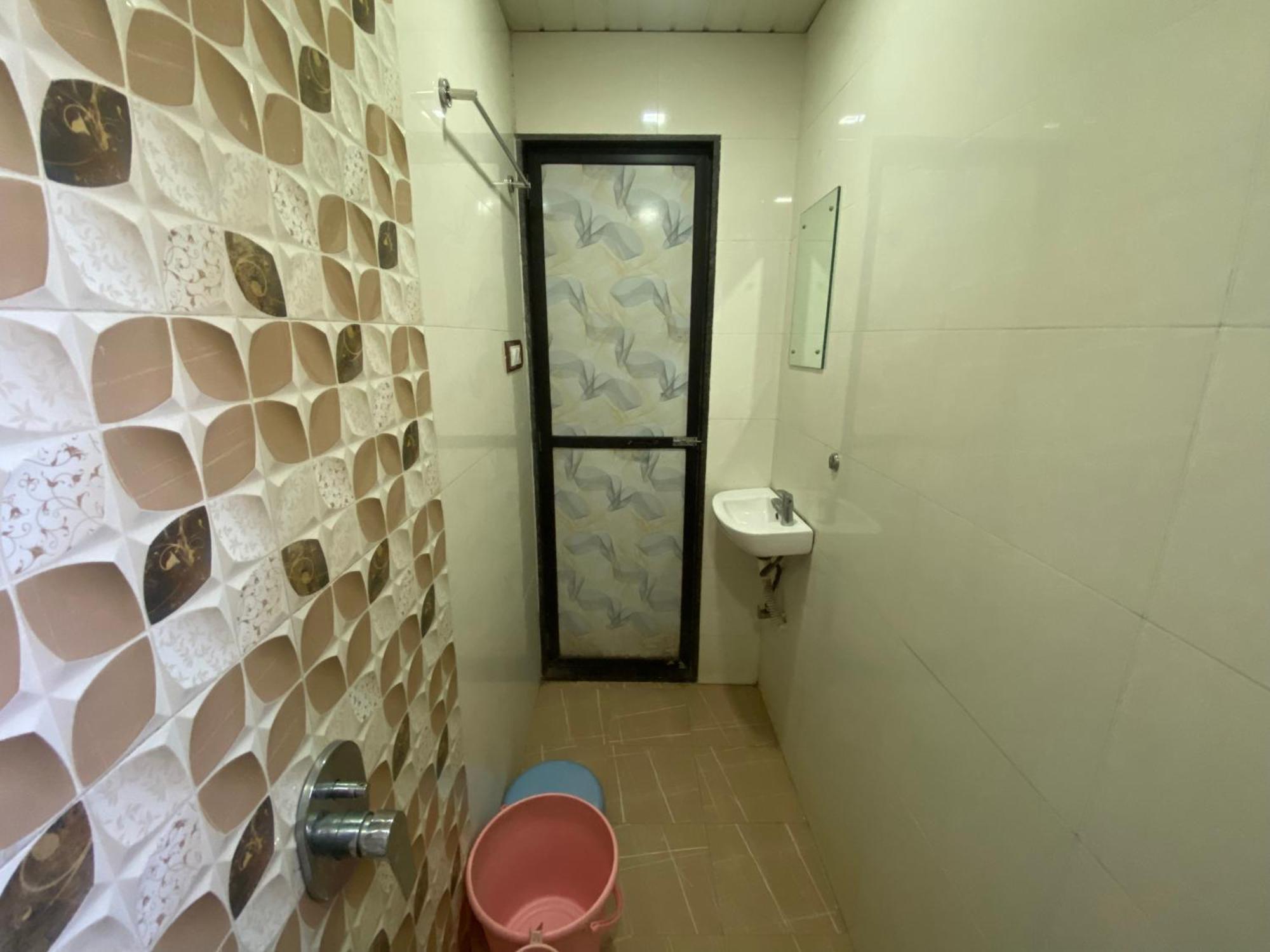 Apsara- Near J J Hospital 2*