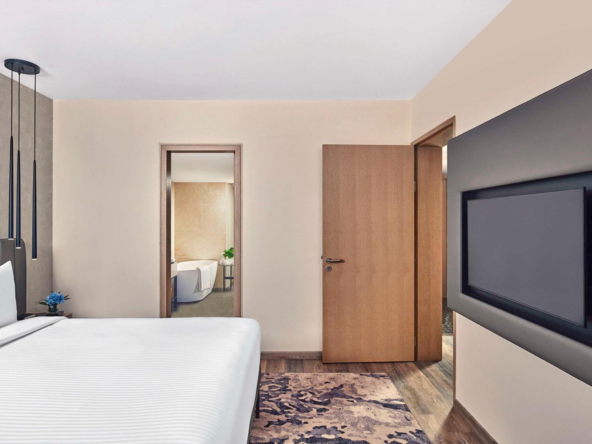 Hotel Novotel International Airport 5*
