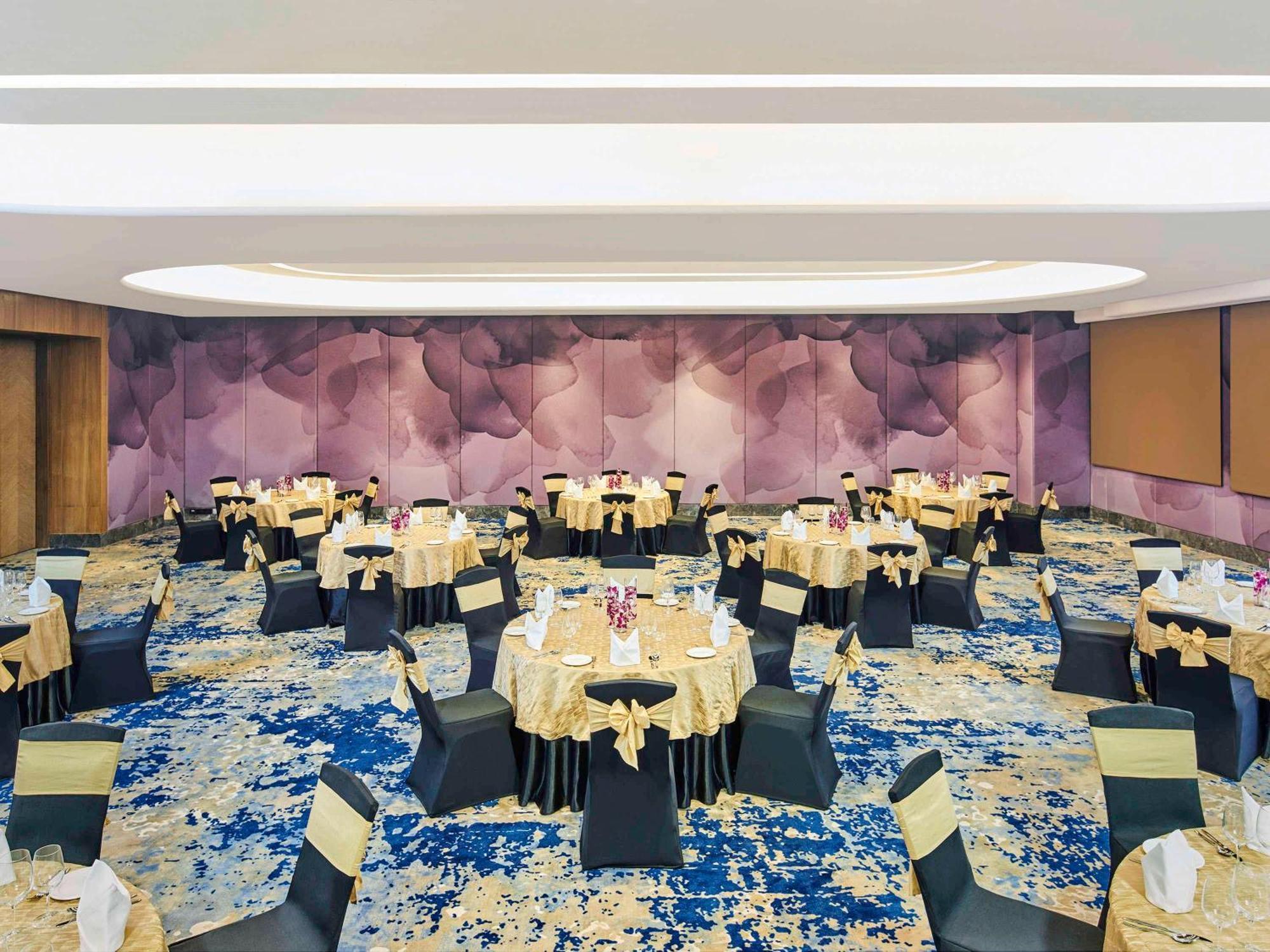 Hotel Novotel International Airport 5*