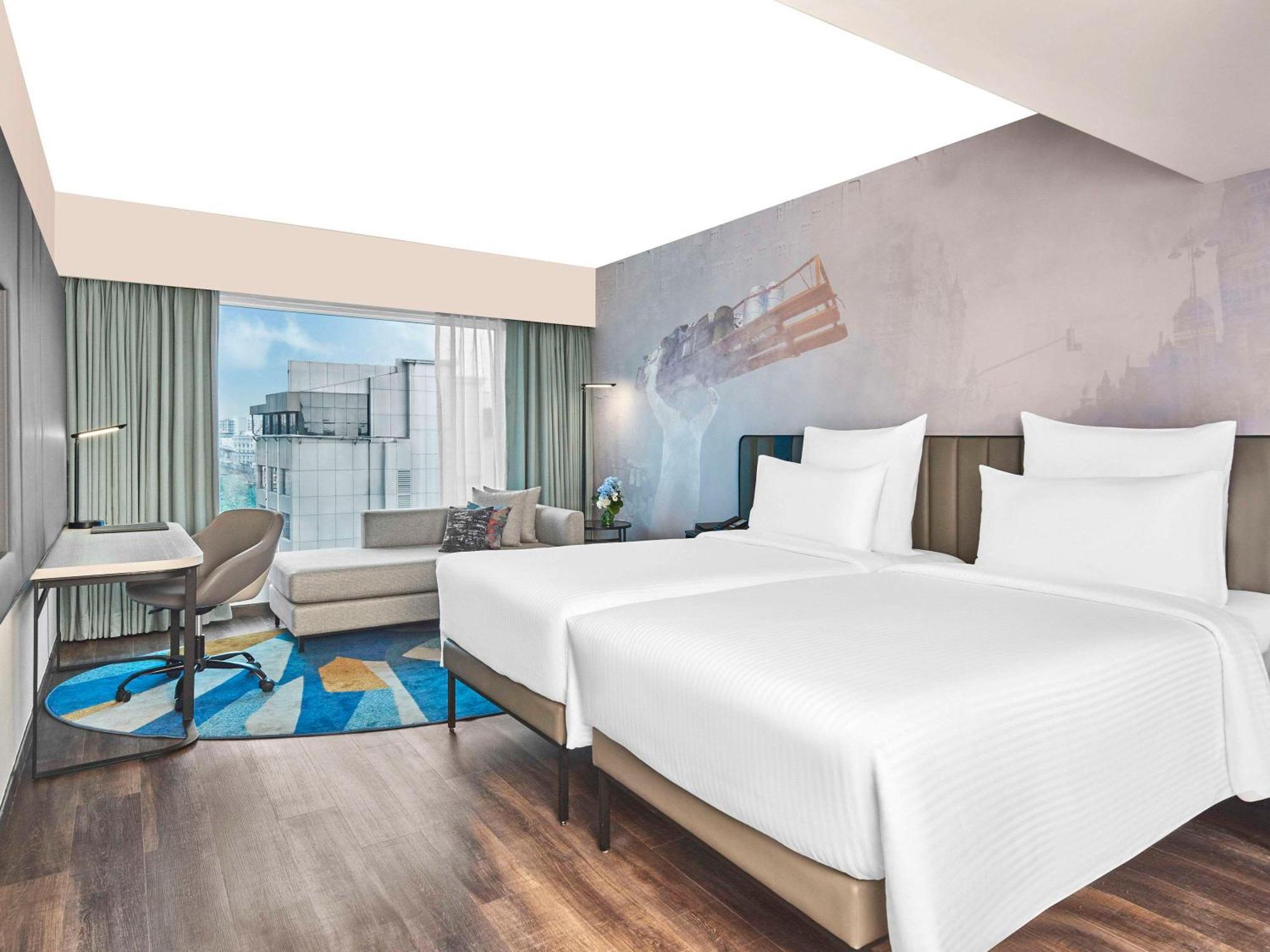 Novotel International Airport 5*