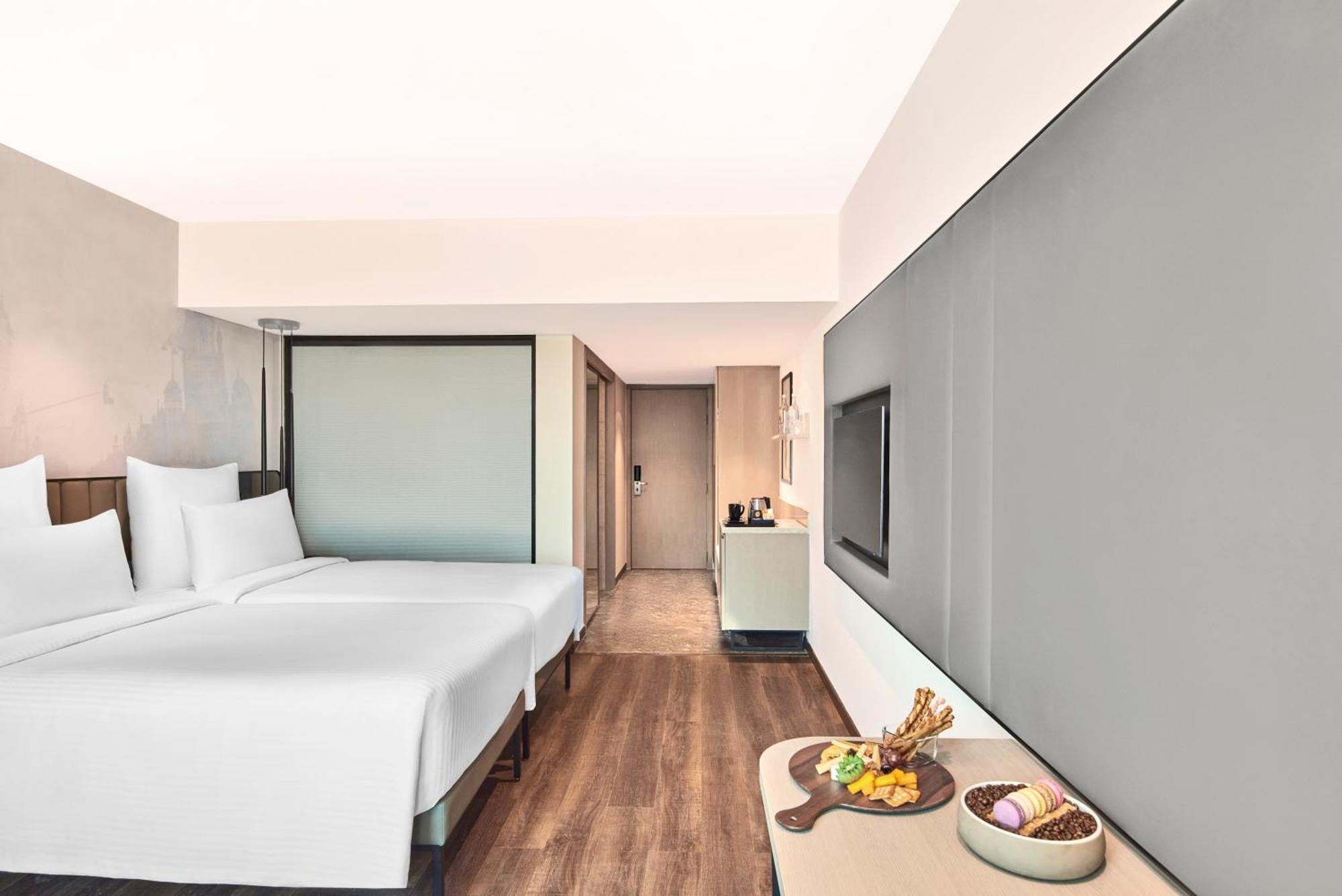Novotel International Airport 5*