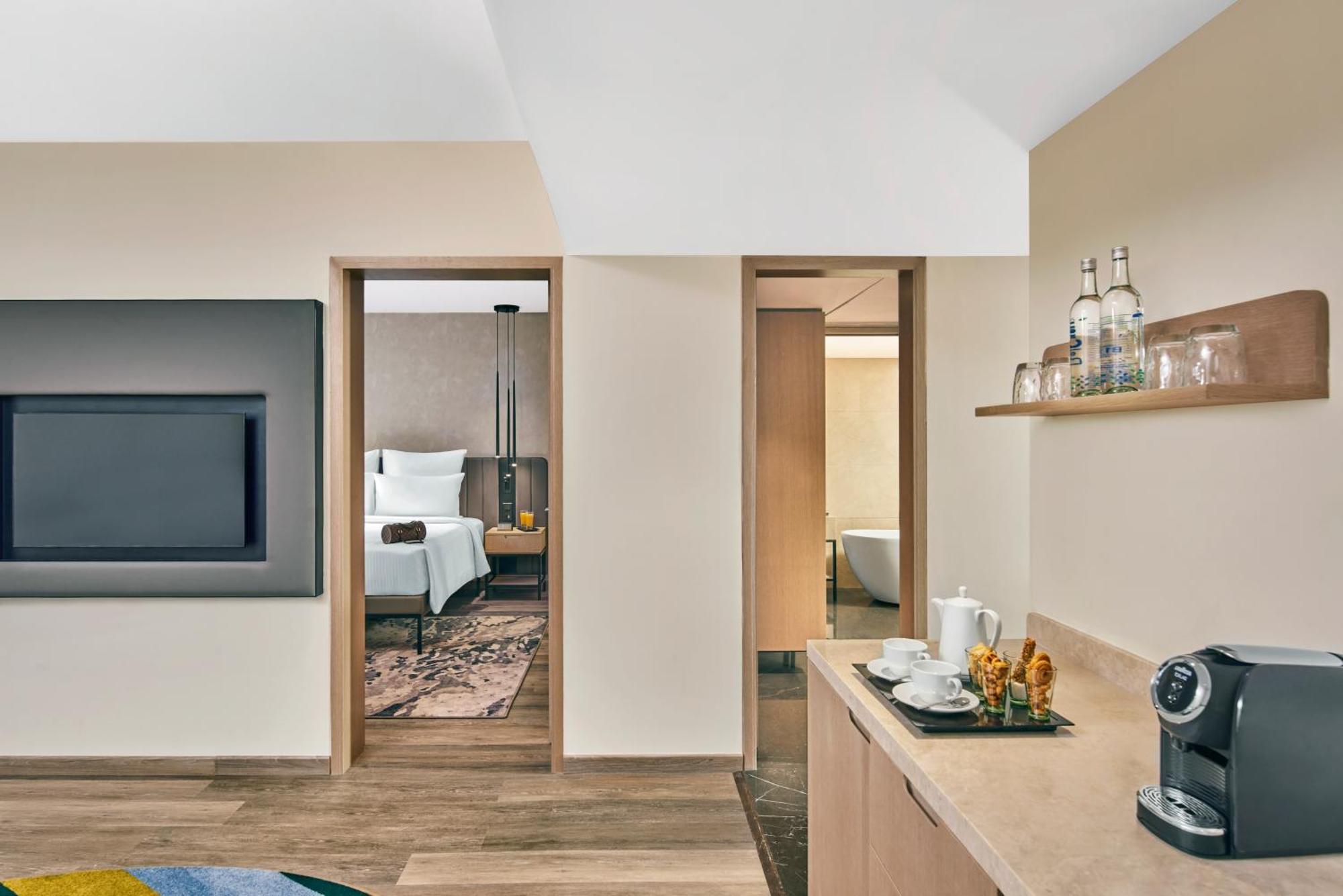 Hotel Novotel International Airport 5*