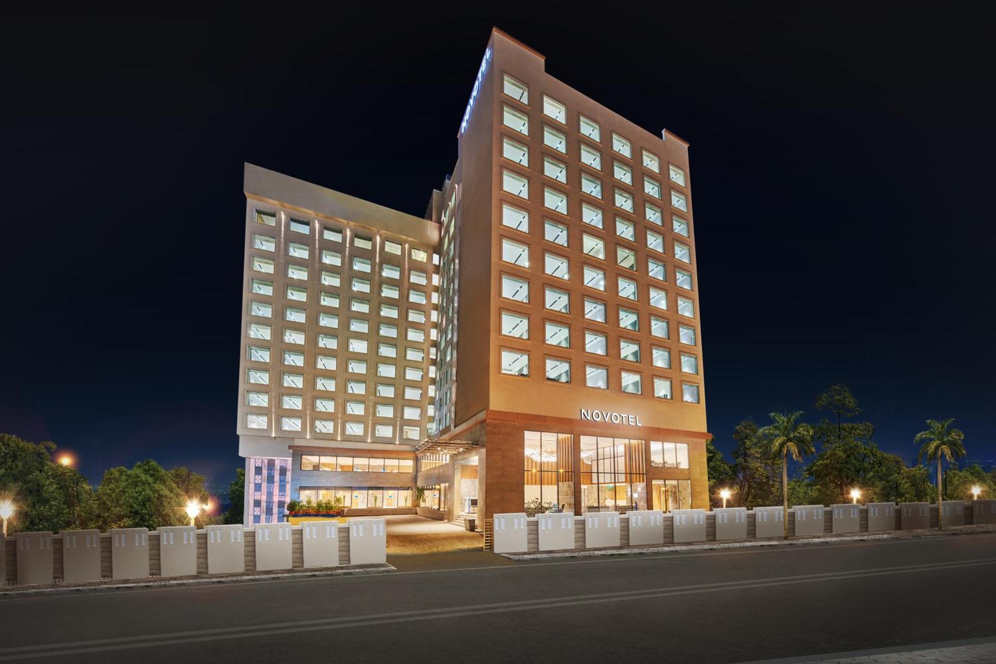 Novotel International Airport Hotel 5*