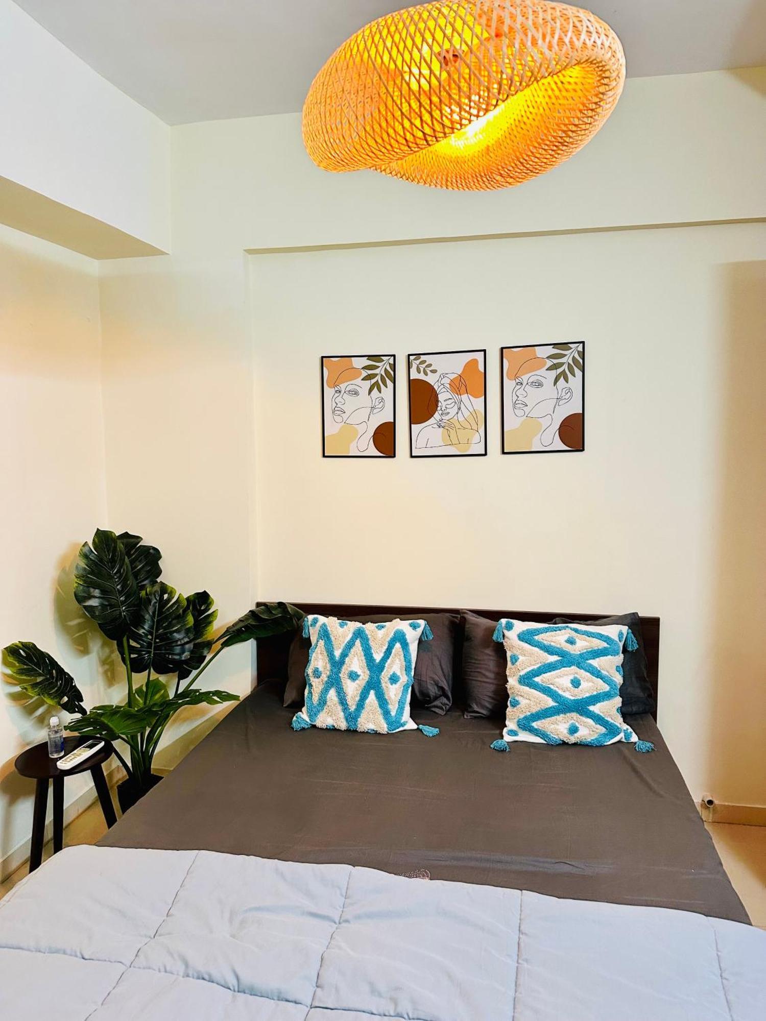 Apartment Entire 1 Bhk In Bandra West *