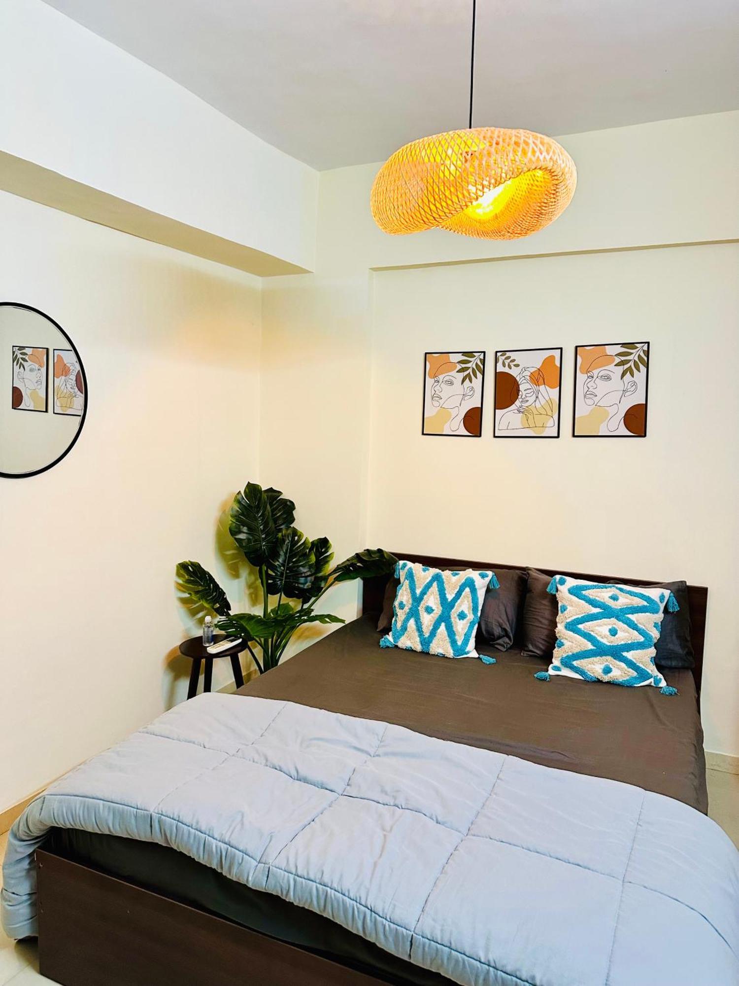 Apartment Entire 1 Bhk In Bandra West *
