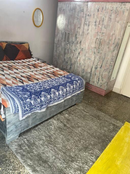 Cute 1bhk ,lokhandwala Market,andheri.w * Mumbai