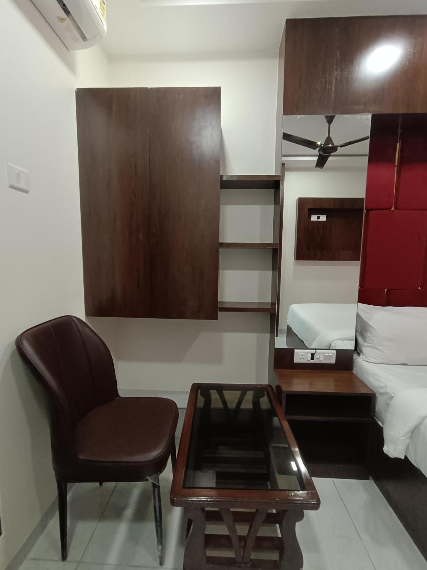 Royal Grand - Near International Airport
