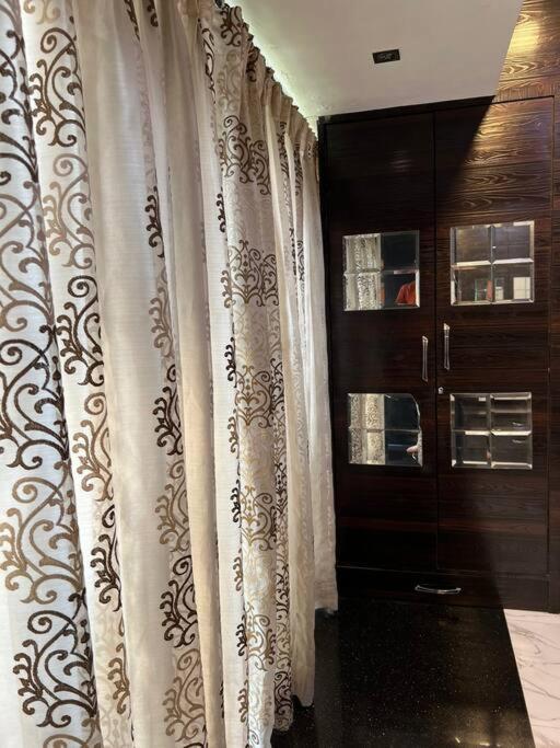 Modern 2bhk In Main Lokhandwala With Wi Fi *