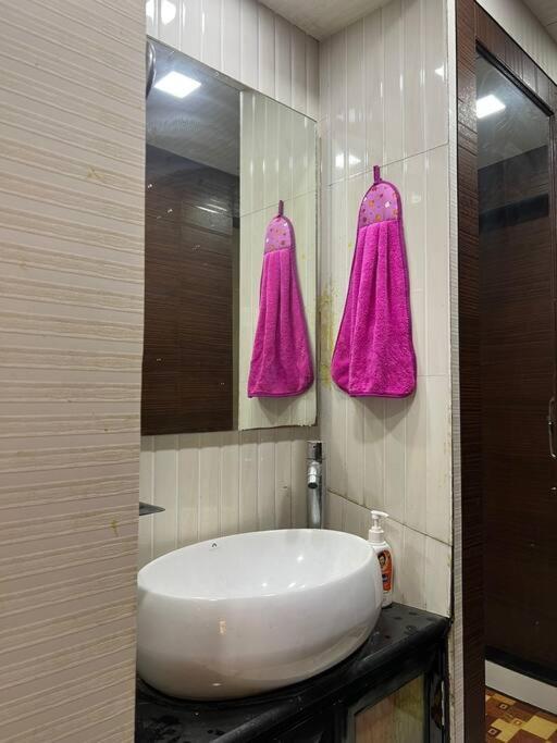 Modern 2bhk In Main Lokhandwala With Wi Fi Apartment