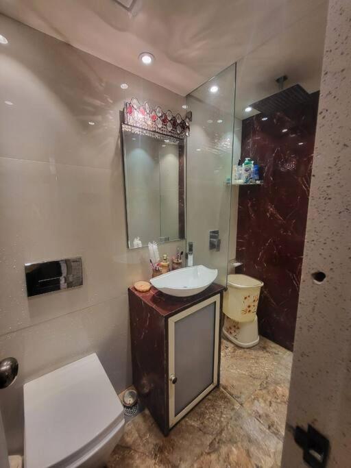 Modern 2bhk In Main Lokhandwala With Wi Fi Mumbai