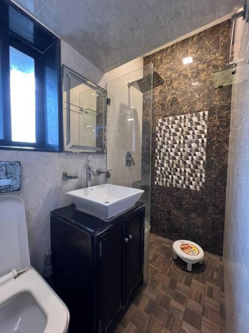 Modern 2bhk In Main Lokhandwala With Wi Fi