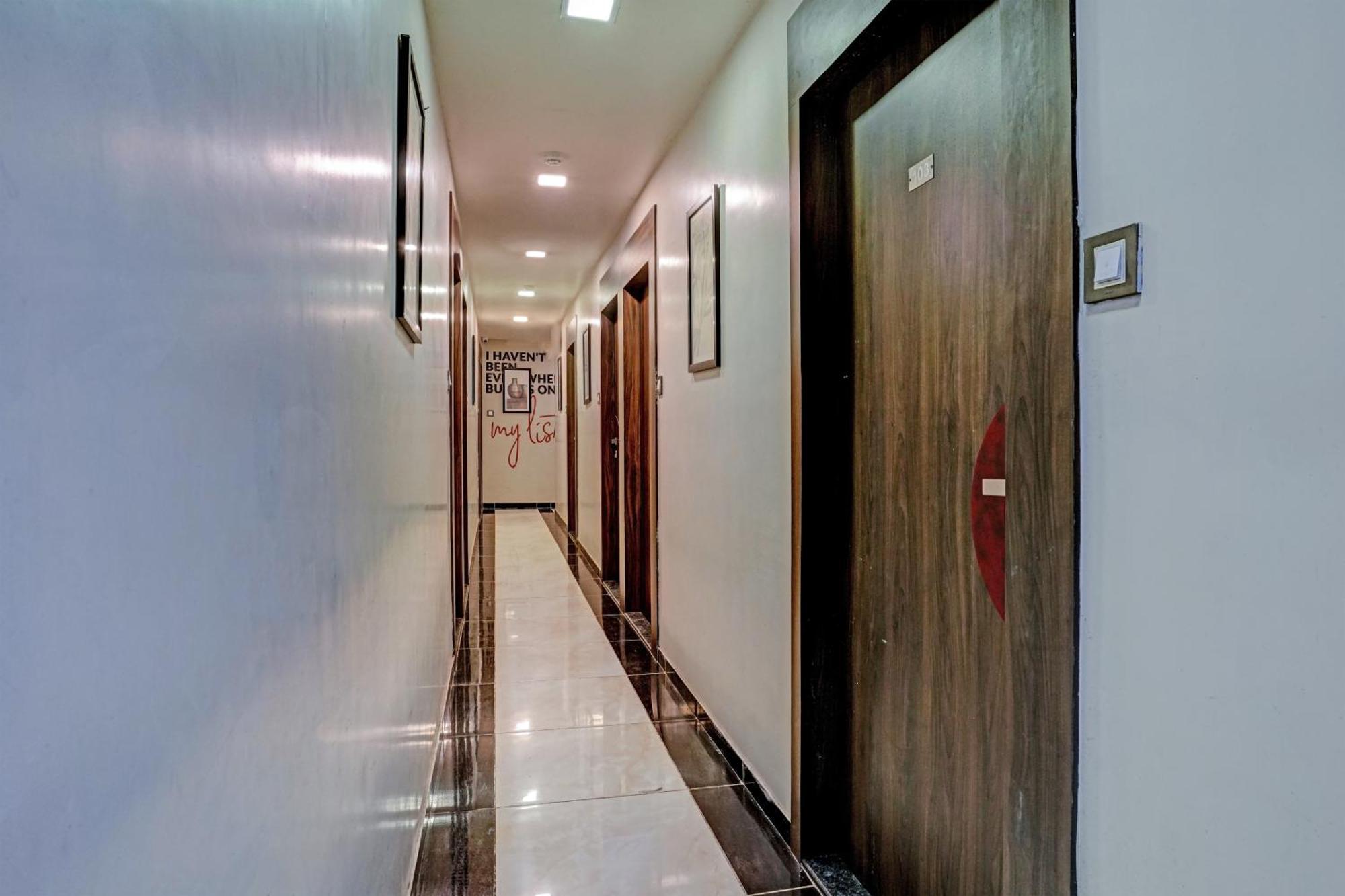 Hotel O Blue Near R Mall Bombaim