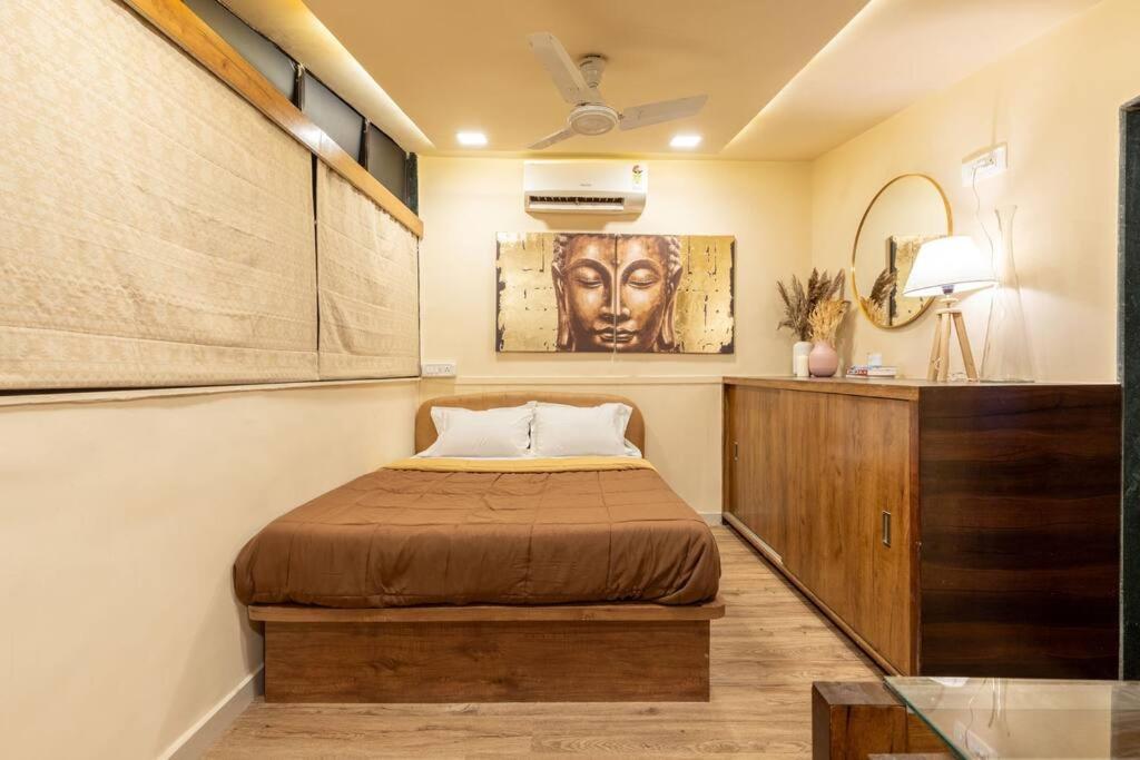 Apartment House At The Heart Of Bandra. *