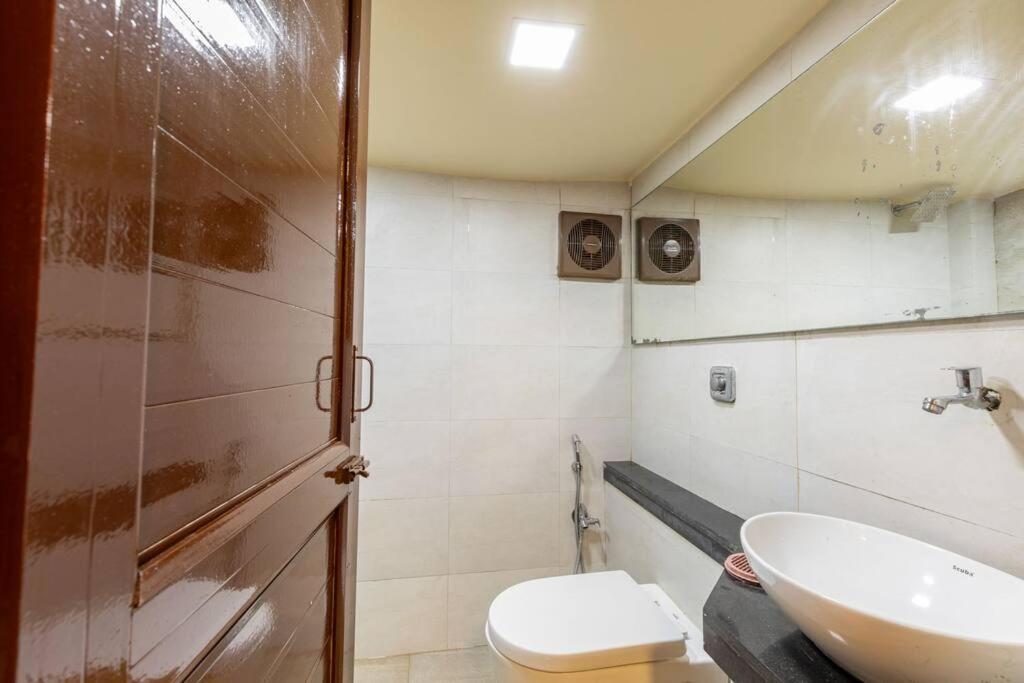 Apartment House At The Heart Of Bandra. *