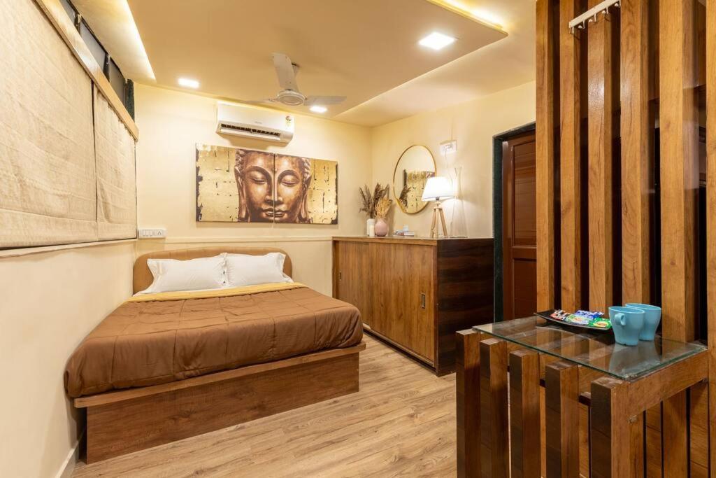 Apartment House At The Heart Of Bandra. *