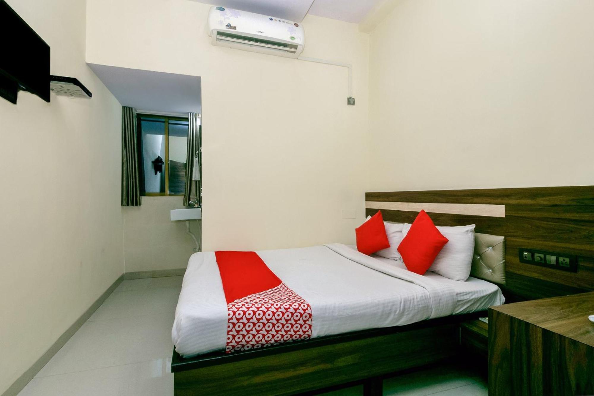 Oyo 23656 Parimeet Hotel Mumbai