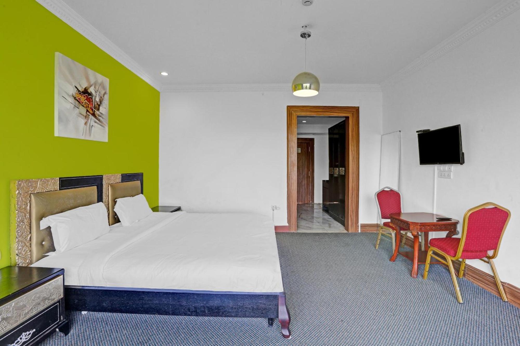Townhouse Royal Palms Shared Serviced Hotel 4*