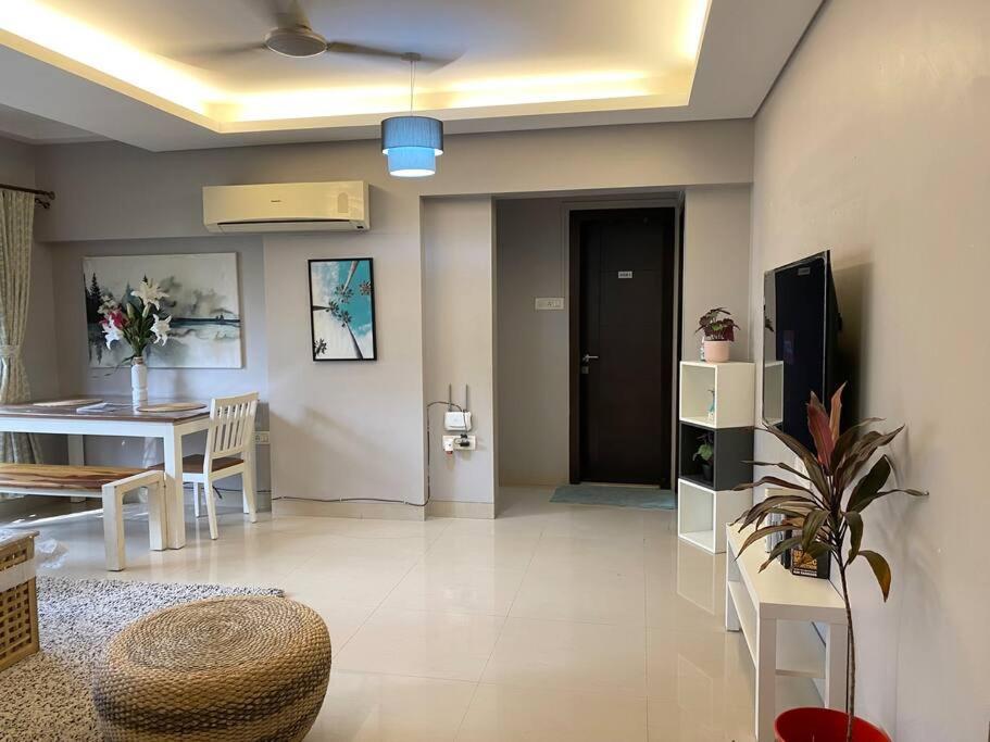 Sterling 401, Off Carter Road, Bandra West By Connekt Homes Apartment *
