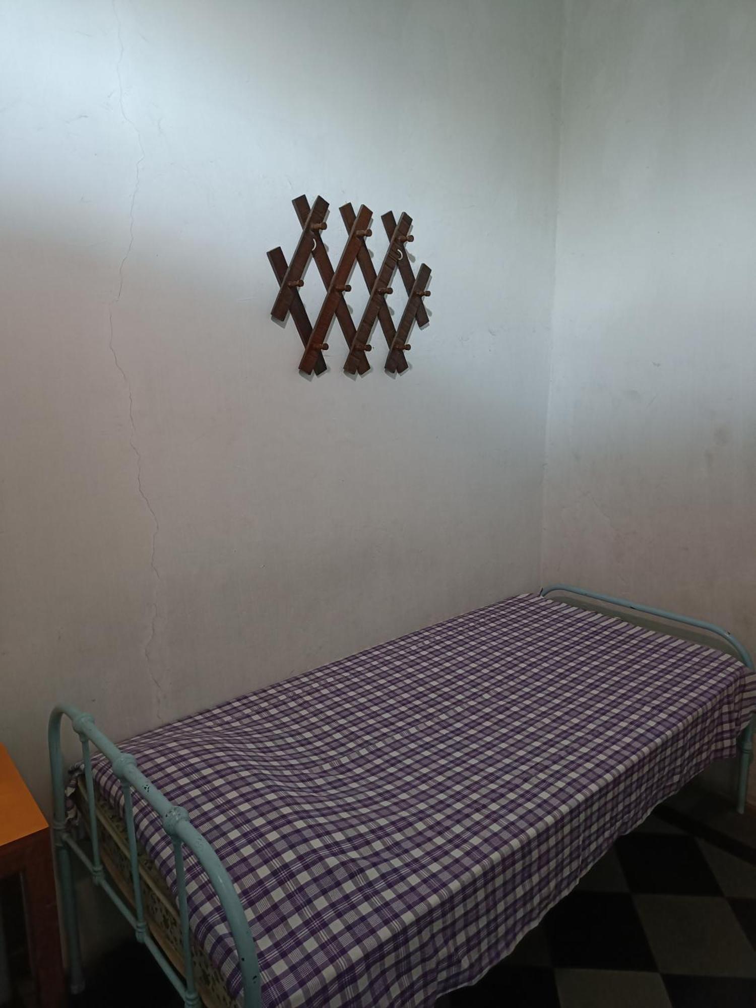 Vasantashram Cst Mumbai, Free Wifi With 1940s Retro Vibe Hostel