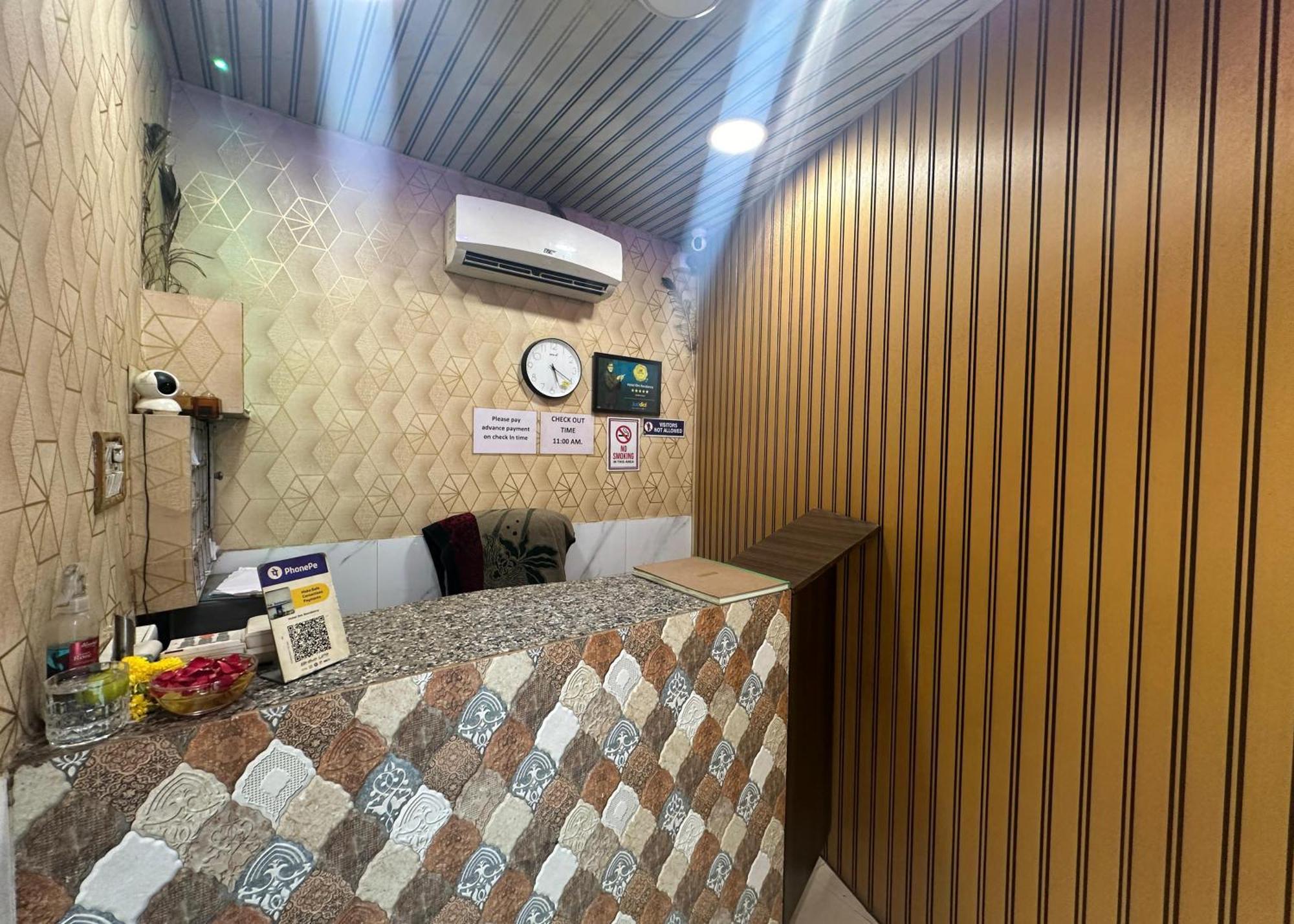 Om Residency Hotel 2*