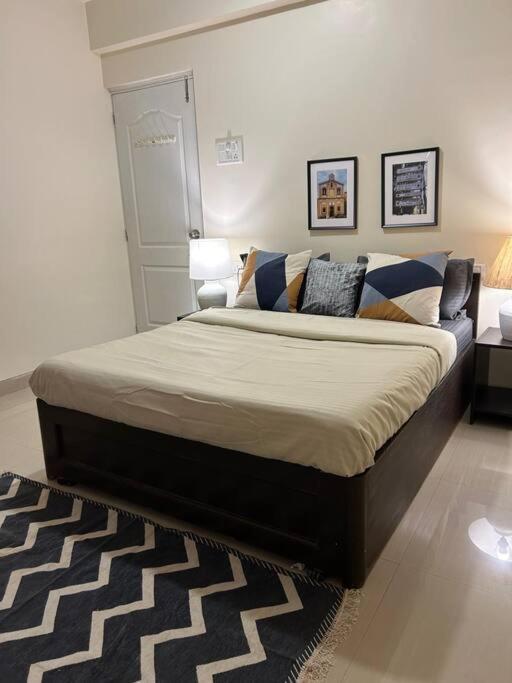 2bhk, Off Carter Rd, Bandra West Apartment *