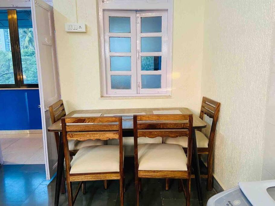Rahat Manzil- The Old Warm Charm 2 Bedroom In Khar West By Connekt Homes Apartment