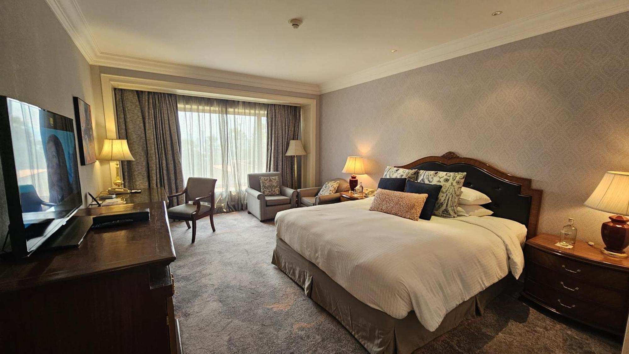 Taj Lands End 5*