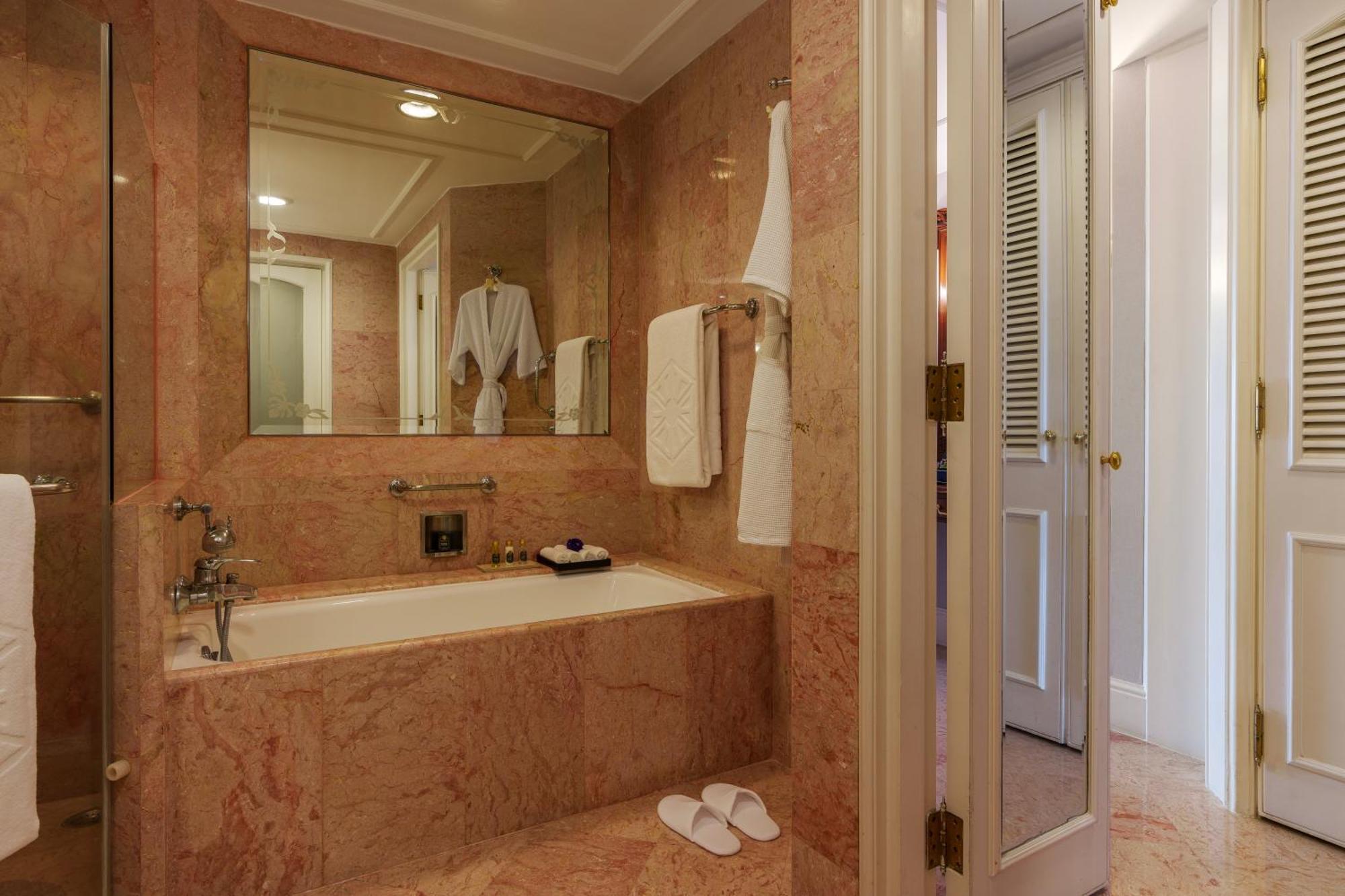 Hotel Taj Lands End 5*